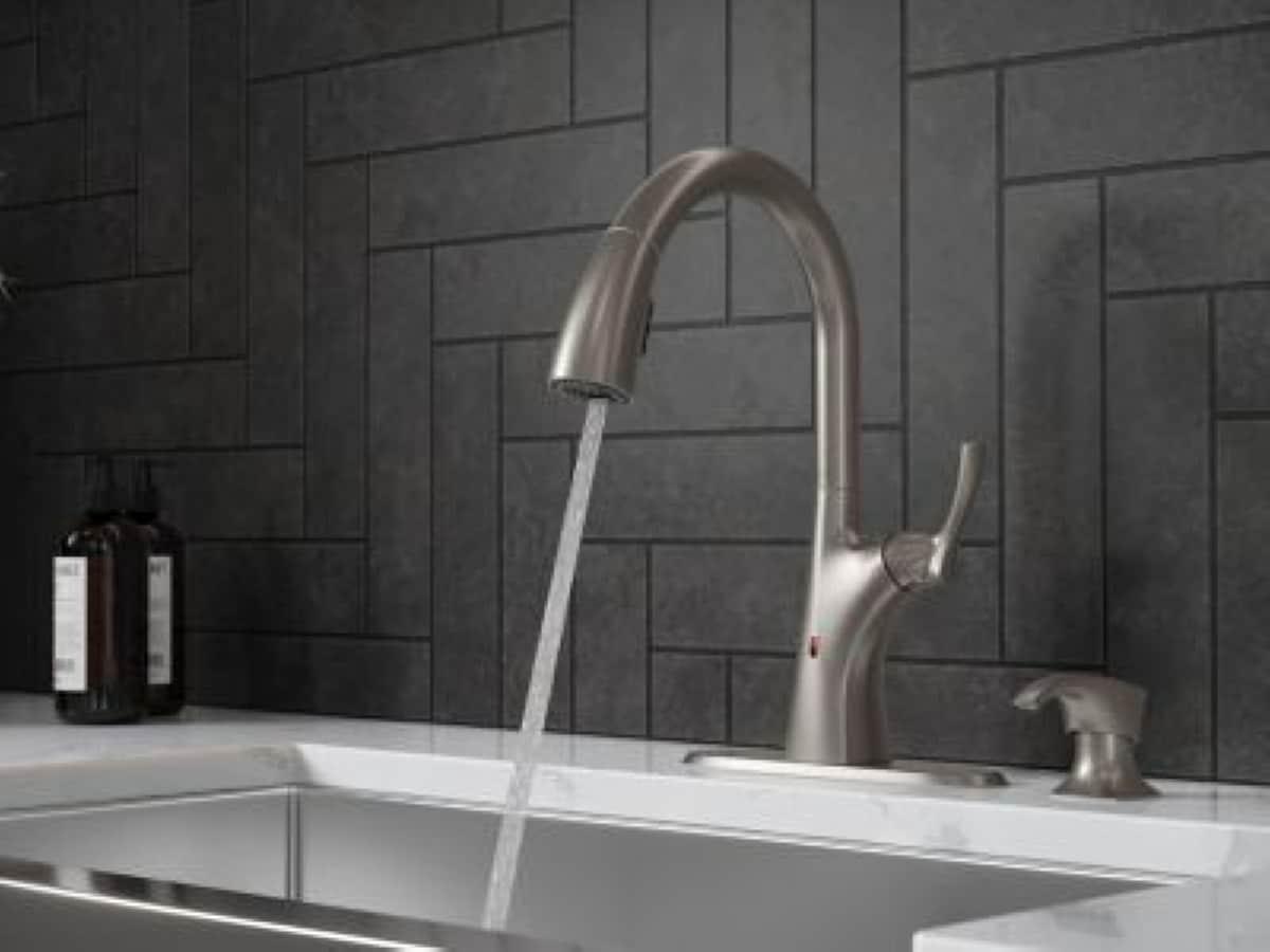 Pull Down Touchless Single Handle Kitchen Faucet with Side Spray