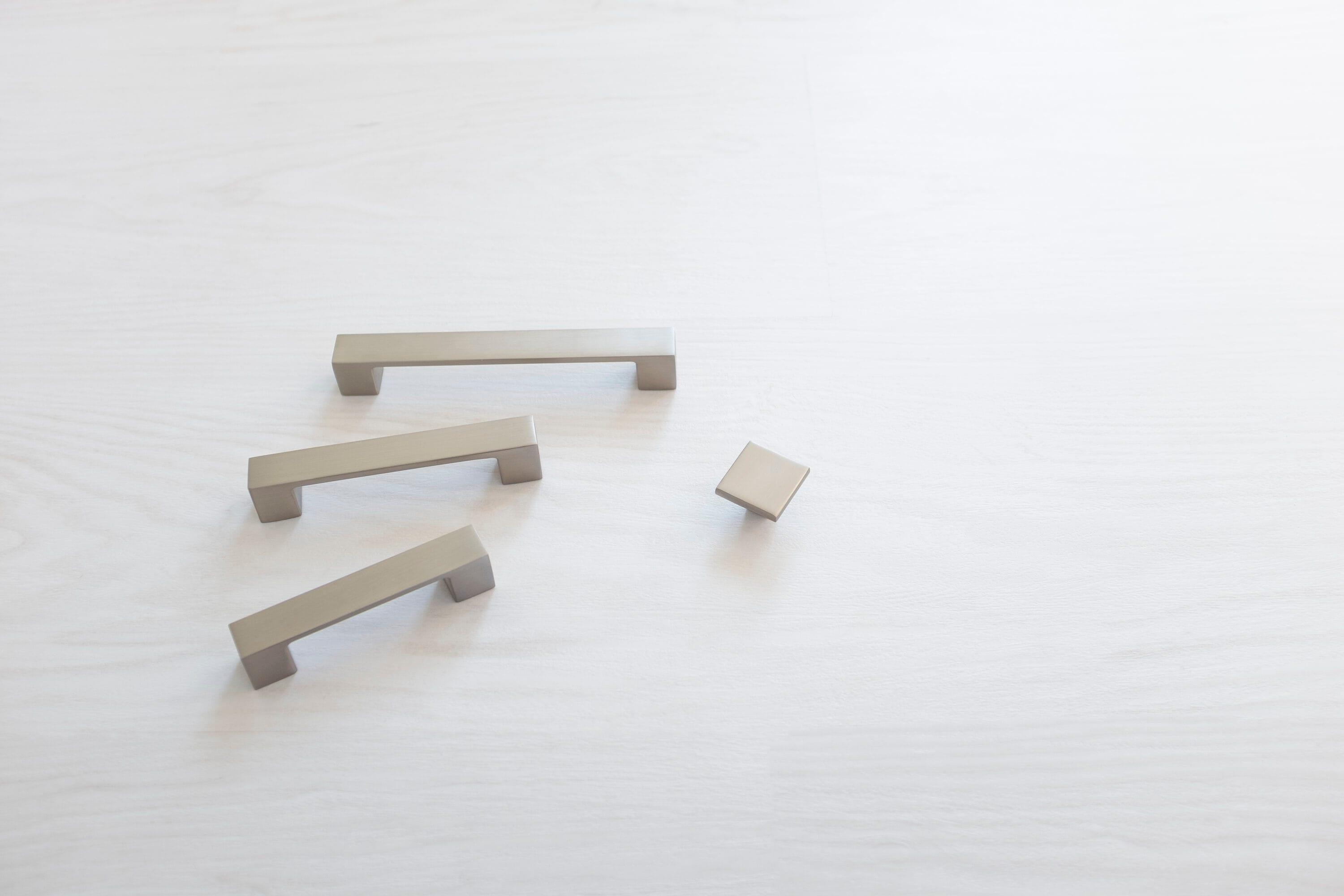 Dash Collection Handle Pull - Contemporary Hardware for Drawers & Cabinets (Set of 10)