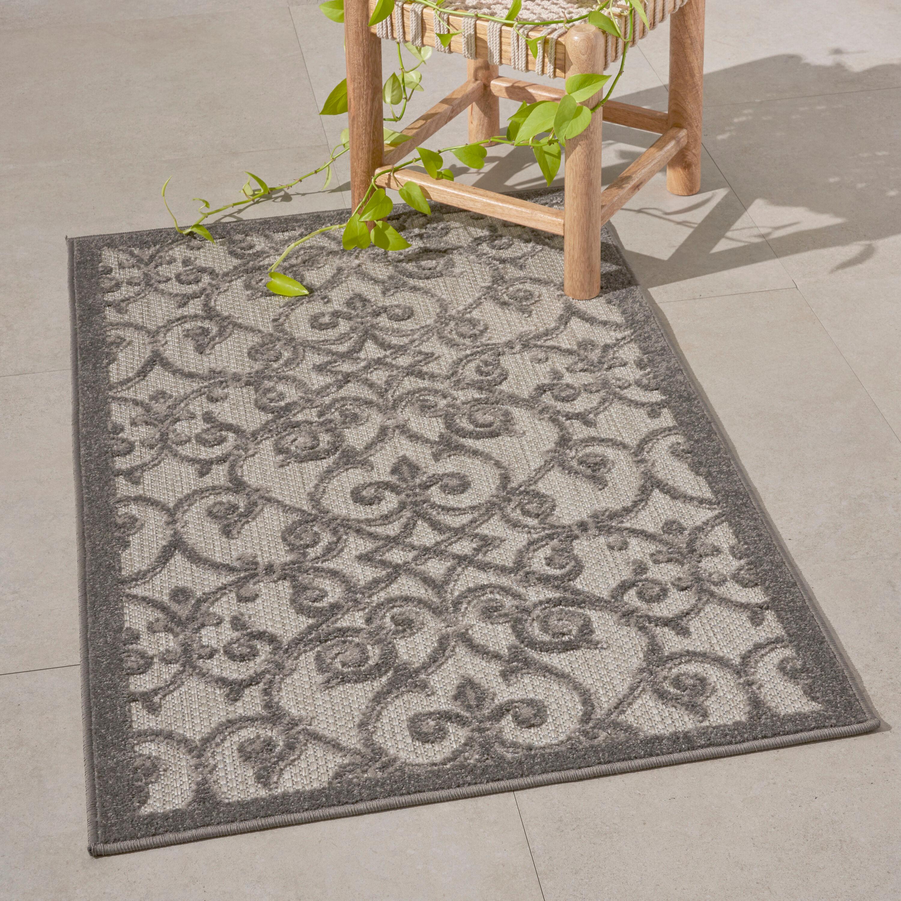 Lark Manor™ Isalia Floral Indoor / Outdoor Rug
