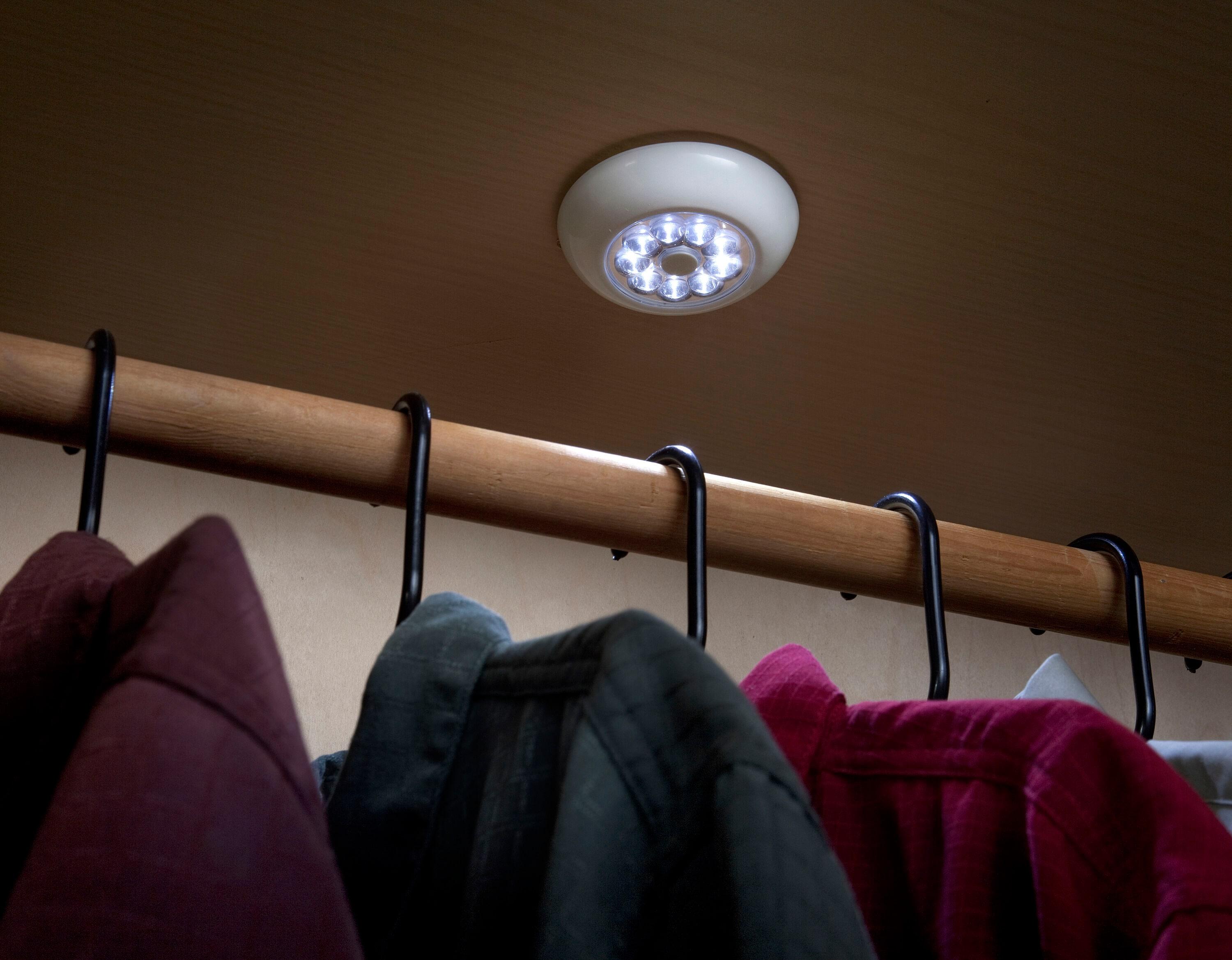 Fulcrum 9 - Light LED Under Cabinet Puck Light