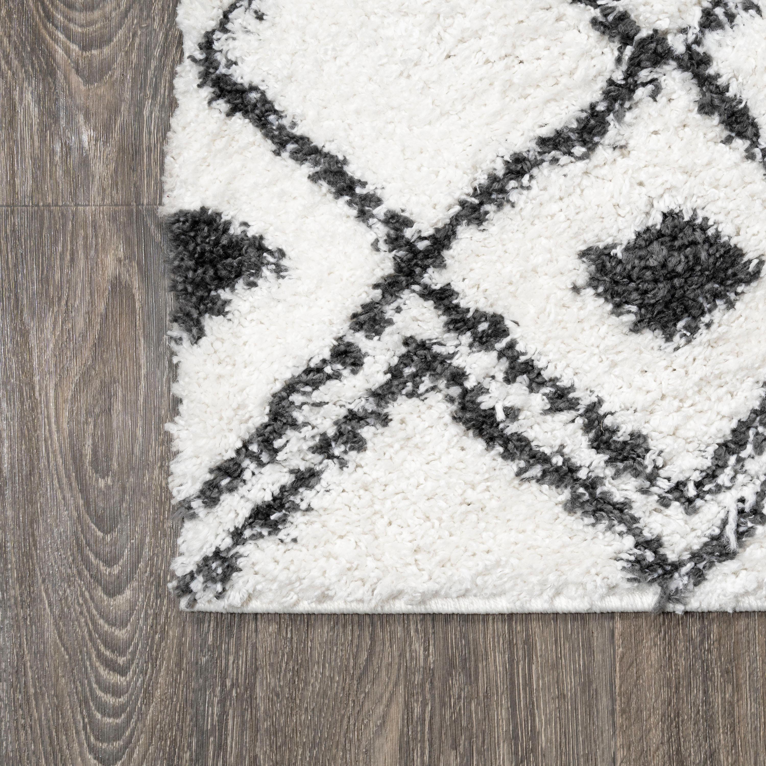 3'x5' Caimari Moroccan Diamond Shag Area Rug, White/Black - JONATHAN Y
