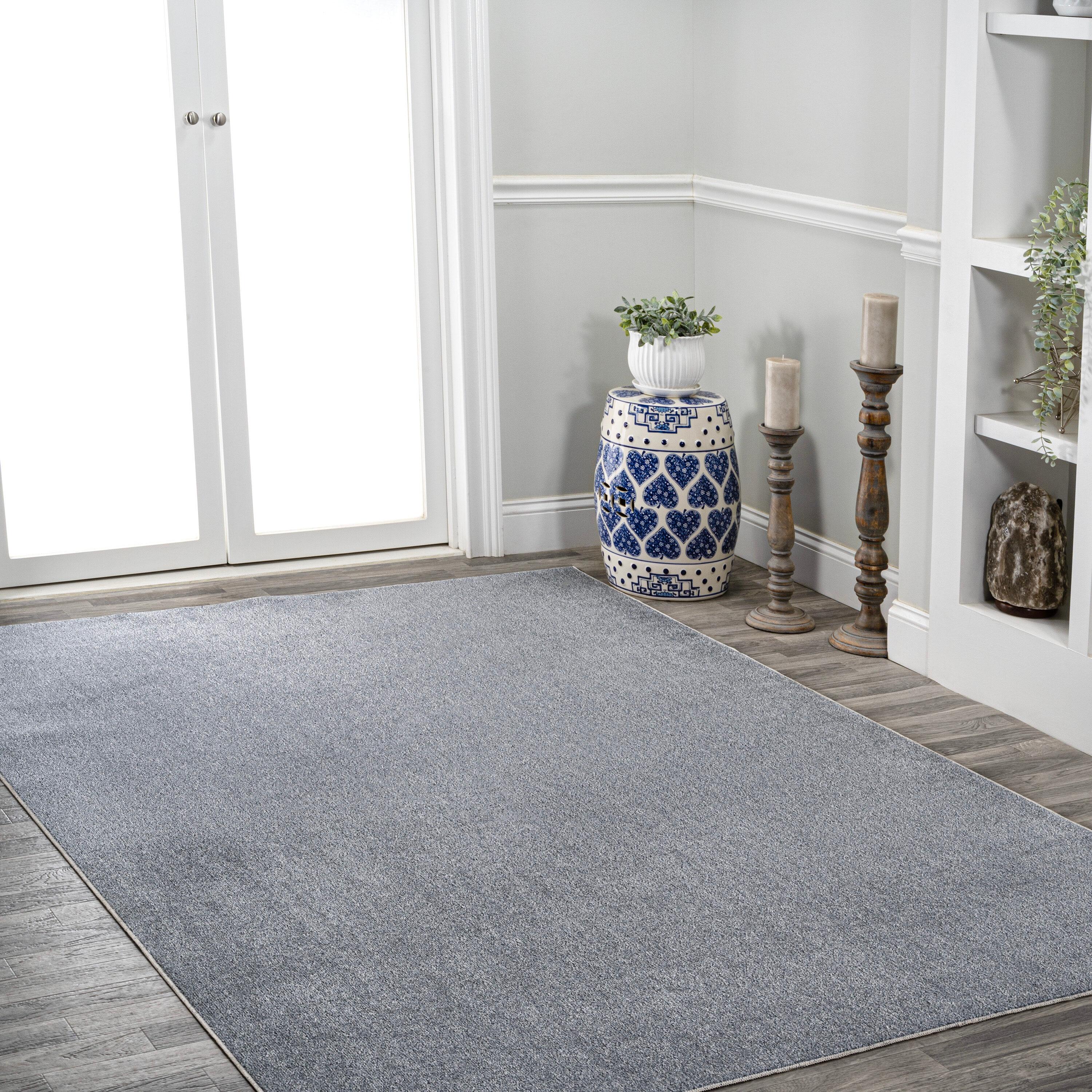 JONATHAN Y Twyla Classic Solid Low-Pile Machine-Washable Gray 4 ft. x 6 ft. Area Rug