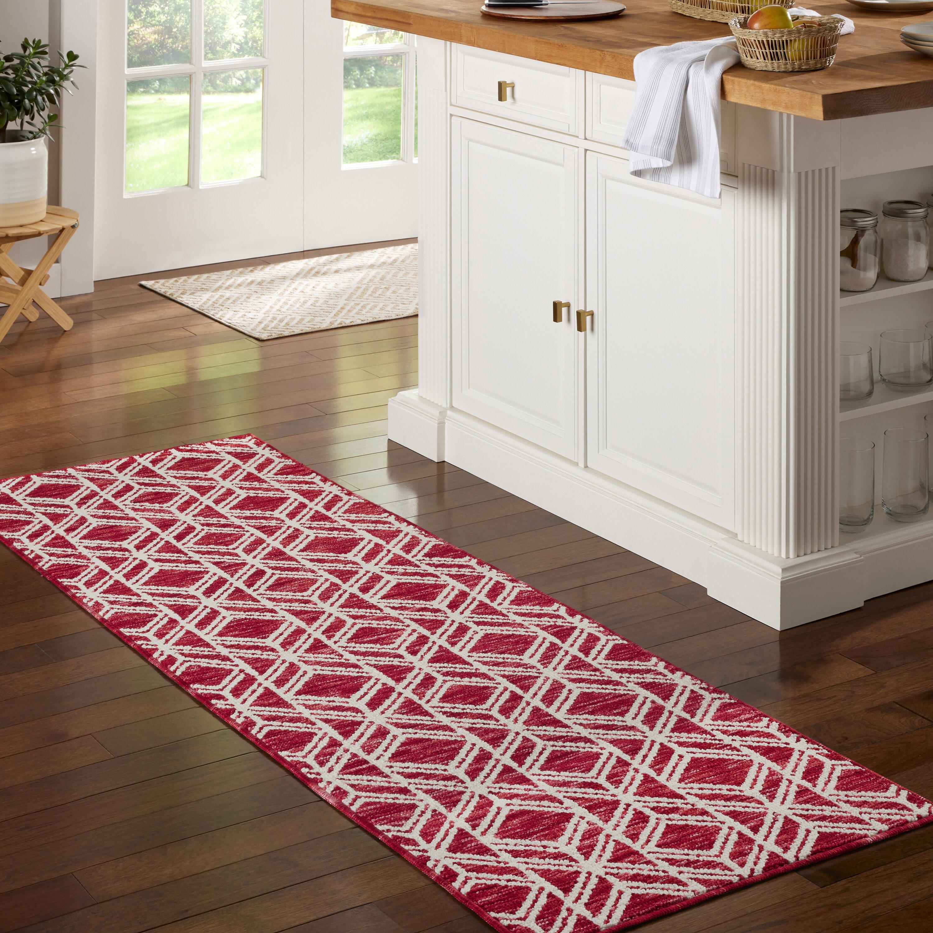 Town & Country Living TOWN & COUNTRY EVERYDAY Walker Modern Diamond Everwash Non-Slip Backing Kitchen Mat
