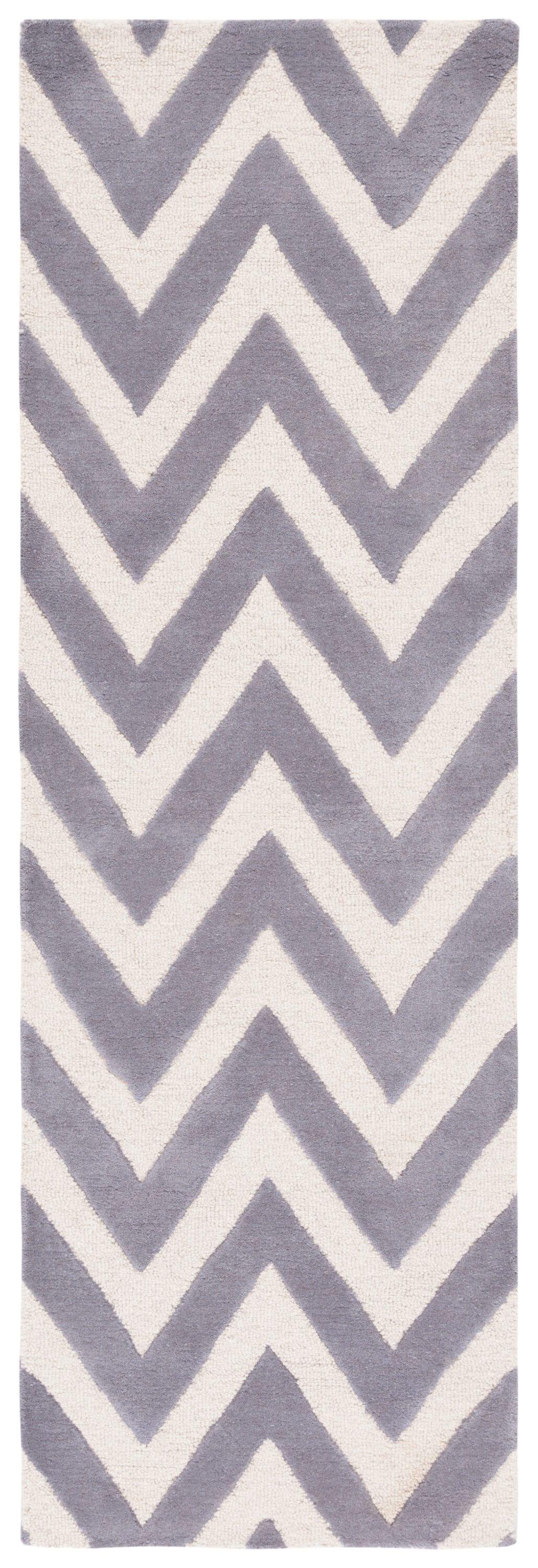 SAFAVIEH Cambridge Kaitlyn Zig Zag Stripes Wool Runner Rug, Silver/Ivory, 2'6" x 10'