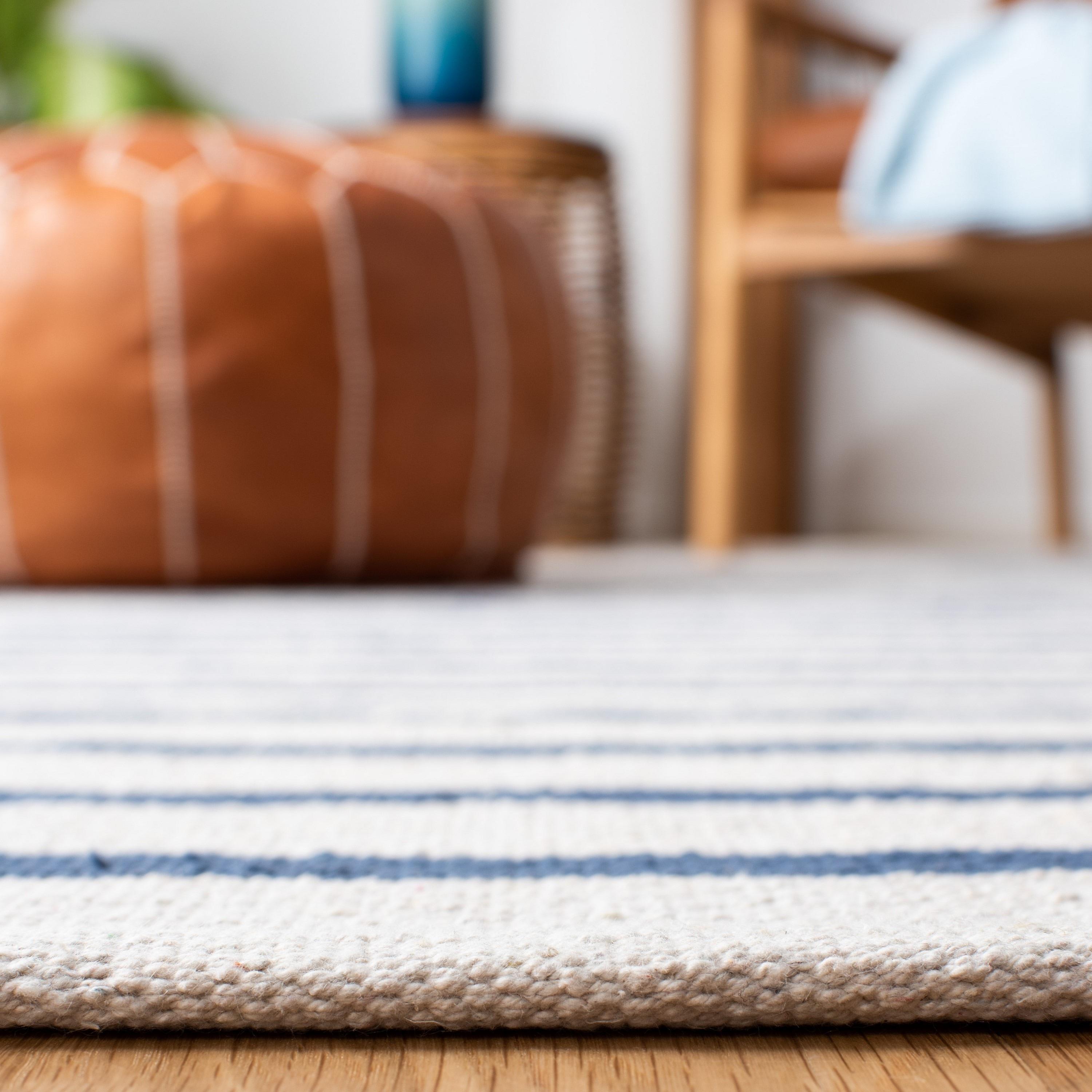 Montauk MTK313 Hand Woven Indoor Accent Rug - Ivory/Navy - 3'x5' - Safavieh