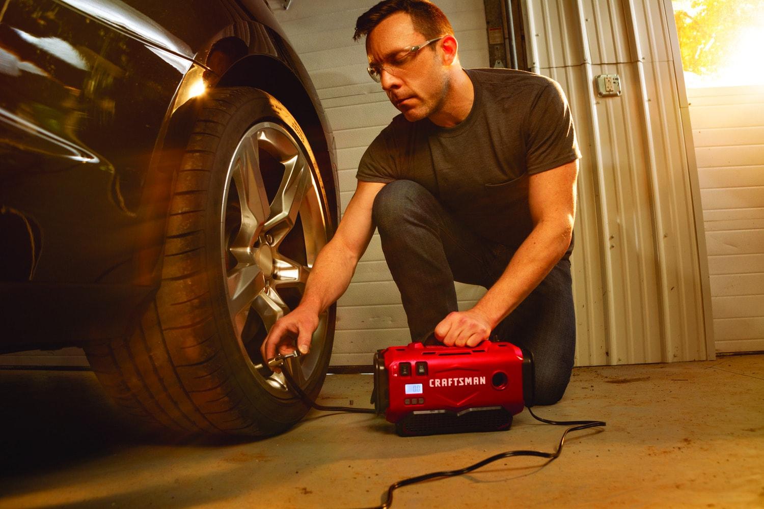 CRAFTSMAN V20 Inflator, Tool Only (CMCE520B),Red