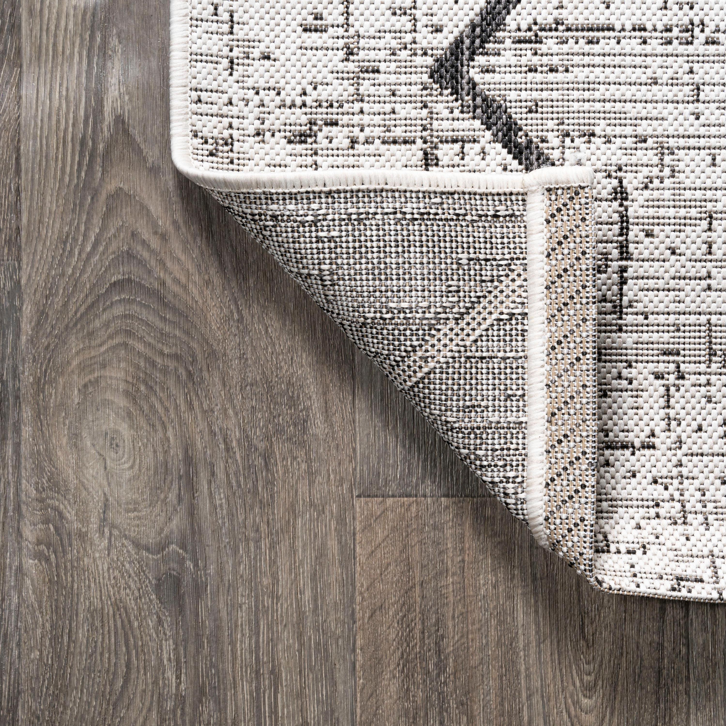 2'x10' Carwa  Diamond Trellis Indoor/Outdoor Runner Rug, Ivory/Black - JONATHAN Y