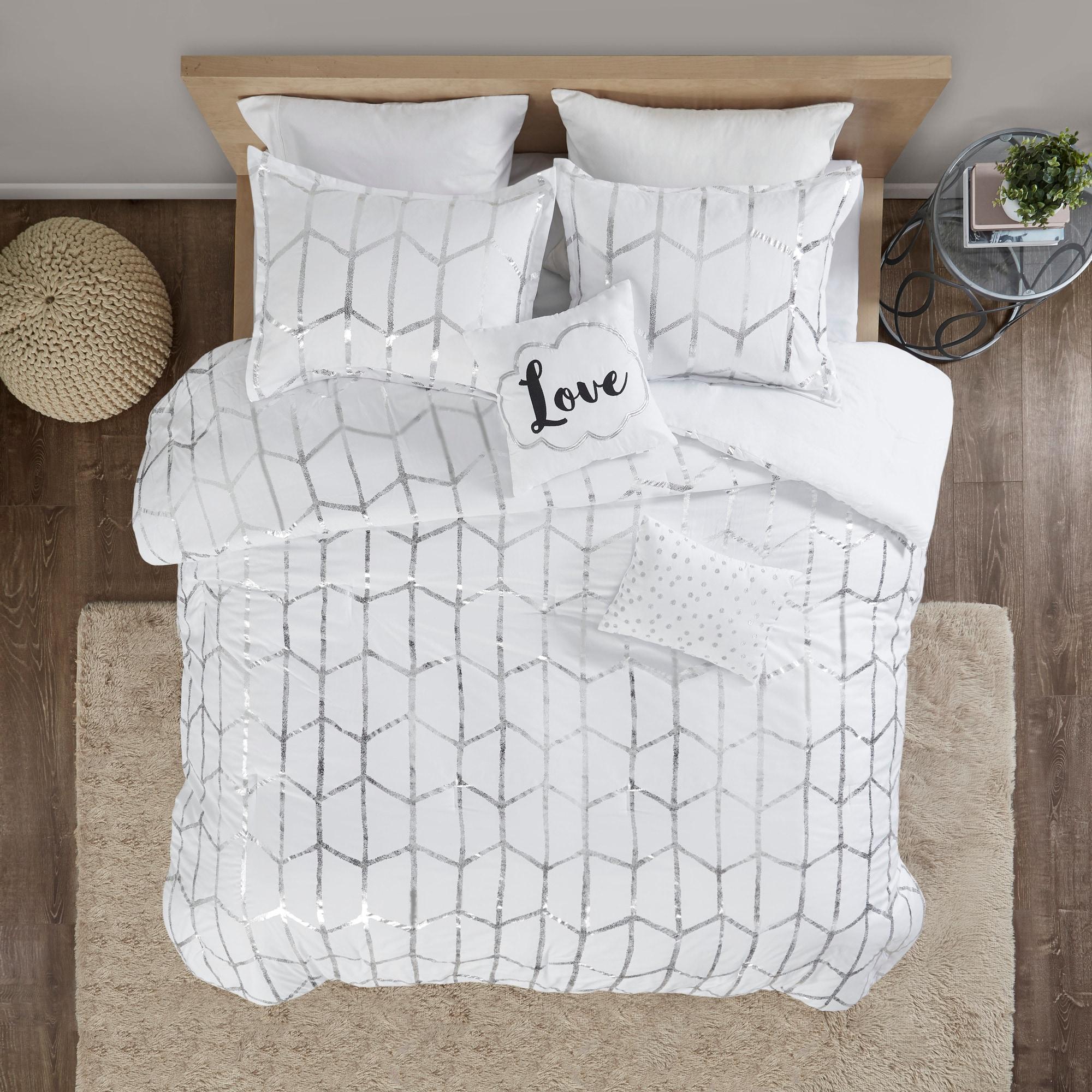 Intelligent Design Raina Metallic Printed Comforter Set