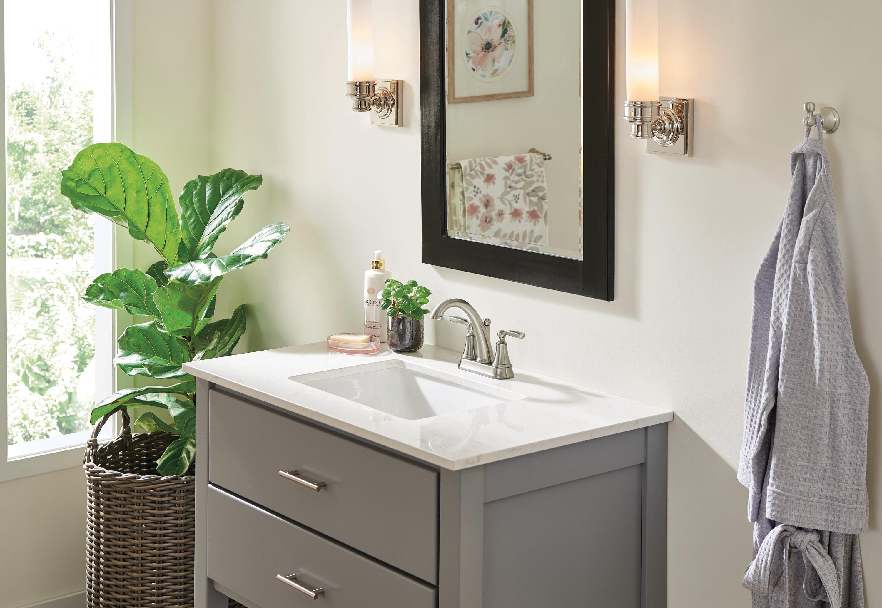 Woodhurst Centerset Bathroom Faucet with Drain Assembly