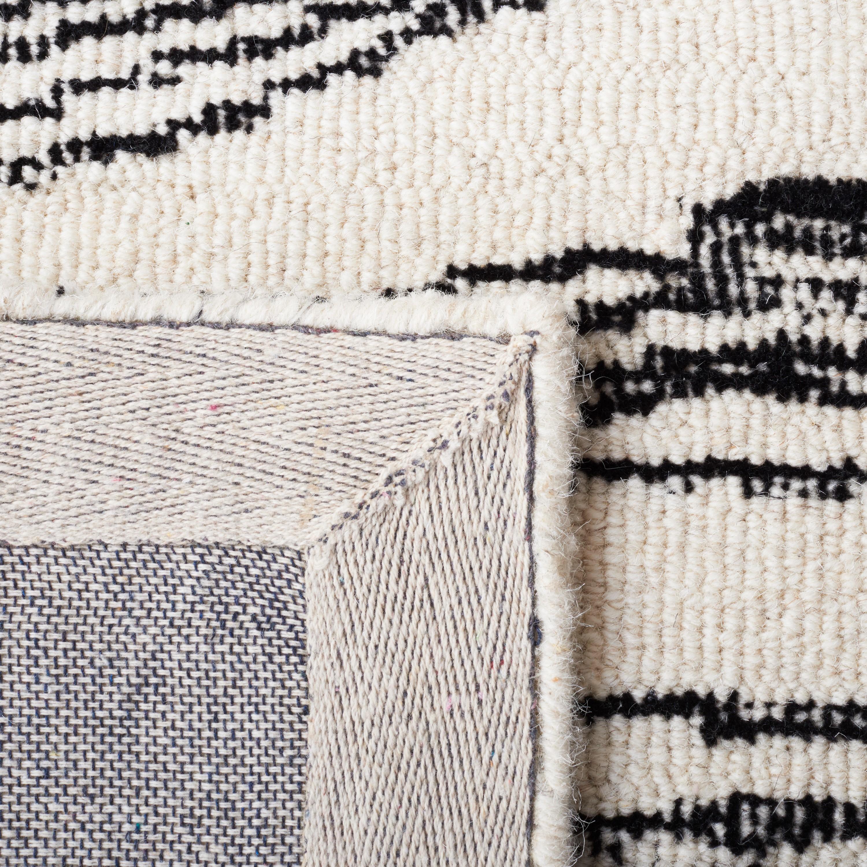 SAFAVIEH Metro Bridget Abstract Area Rug, Black/Ivory, 4' x 6'