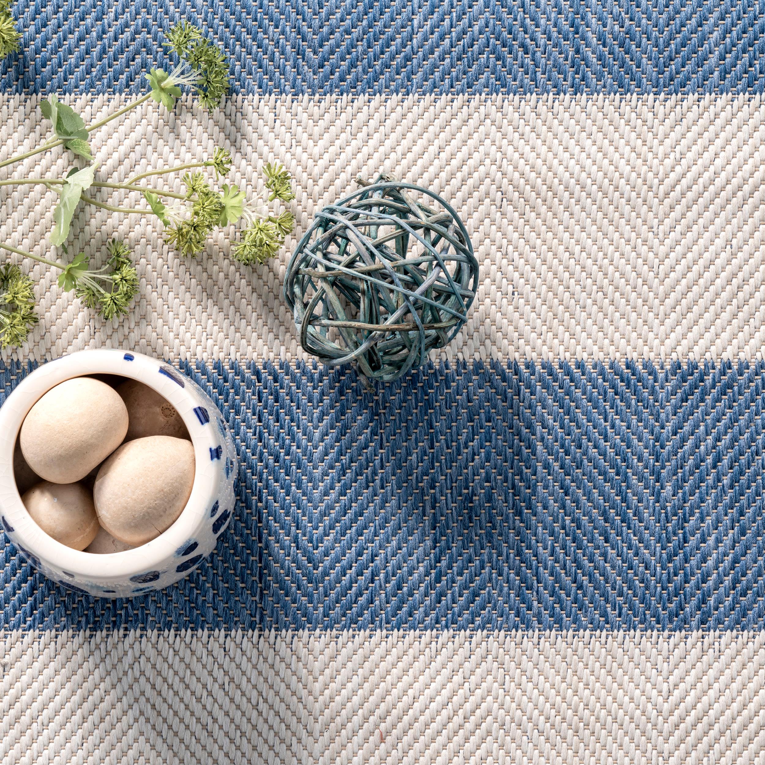 Nuloom Alexis Striped 5x8 Indoor/Outdoor Area Rug for Living Room Patio Deck Front Porch Kitchen, Blue/Ivory