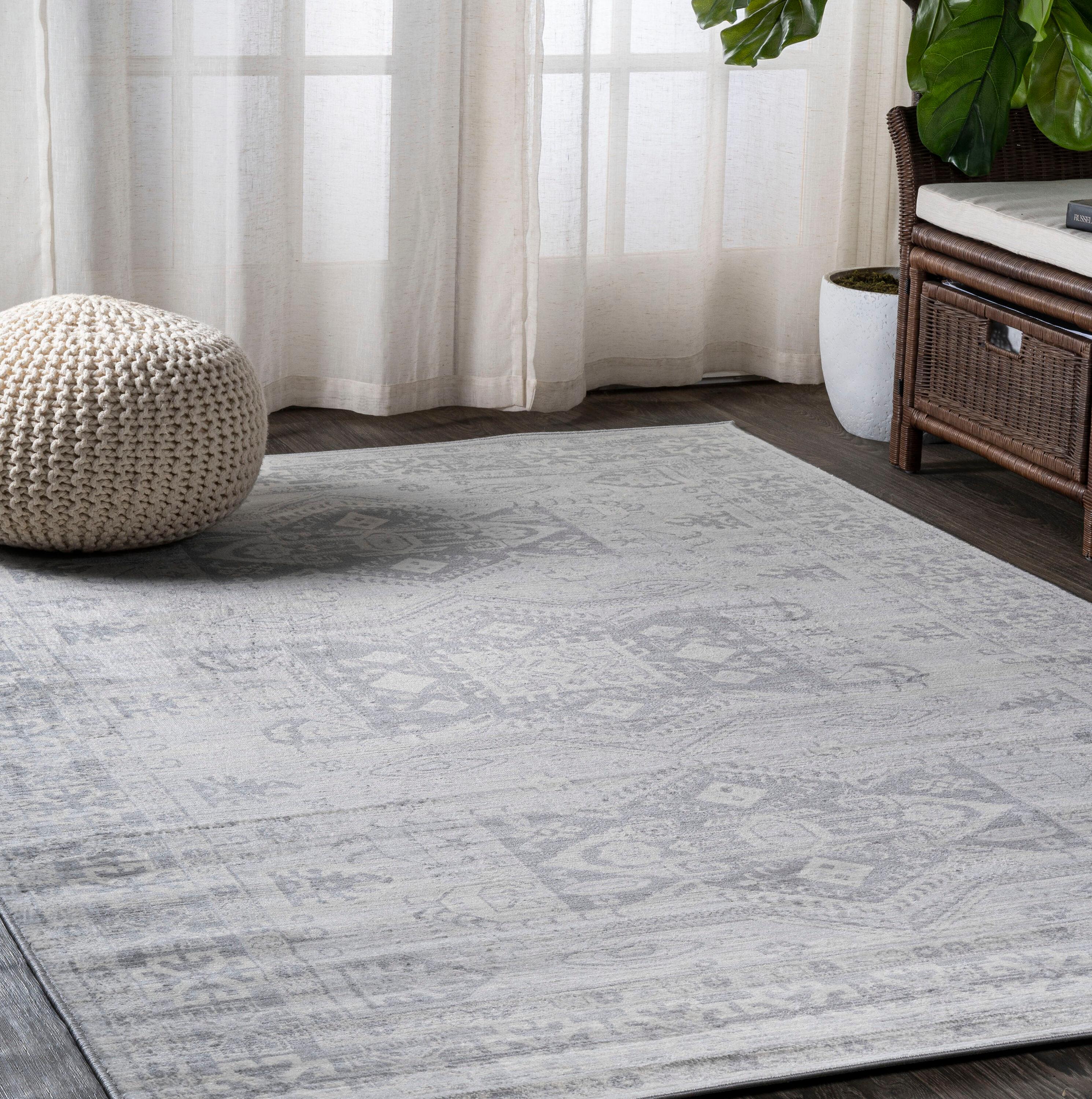 4'x6' Modern Persian Vintage Medallion Area Rug, Light Gray - JONATHAN Y