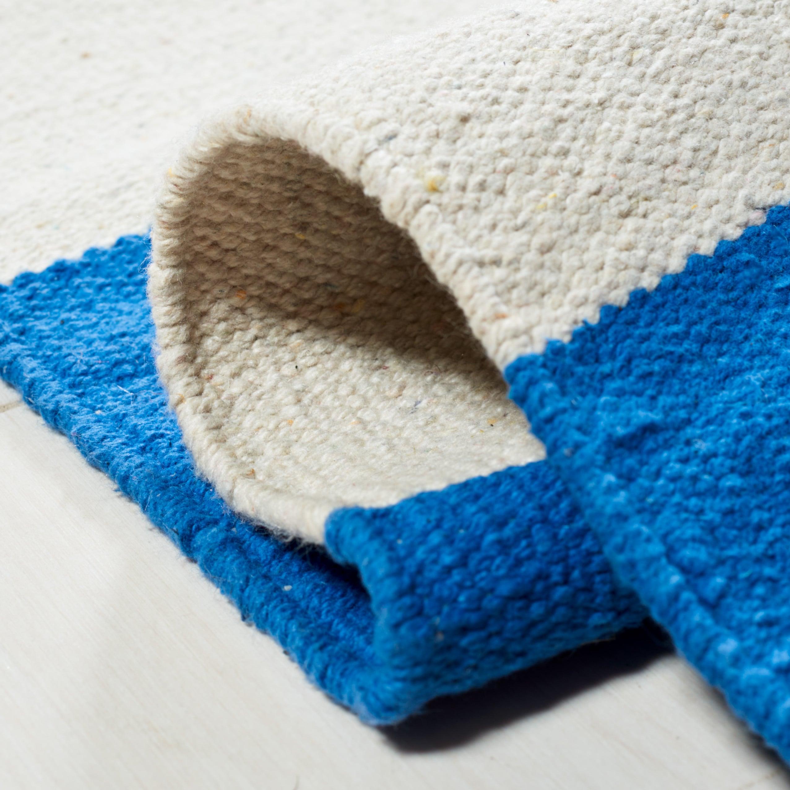 Montauk MTK712 Hand Woven Indoor Accent Rug - Blue/Ivory - 2'6"x4' - Safavieh