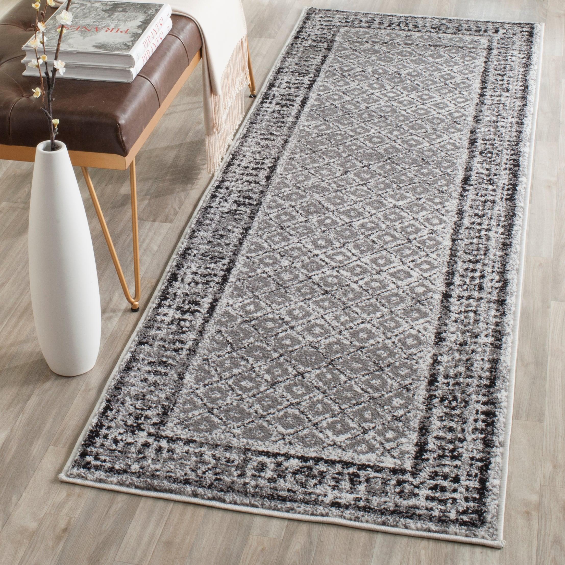 Adirondack ADR110 Machine Made Indoor Runner - Ivory/Silver - 2'-6"x8' - Safavieh