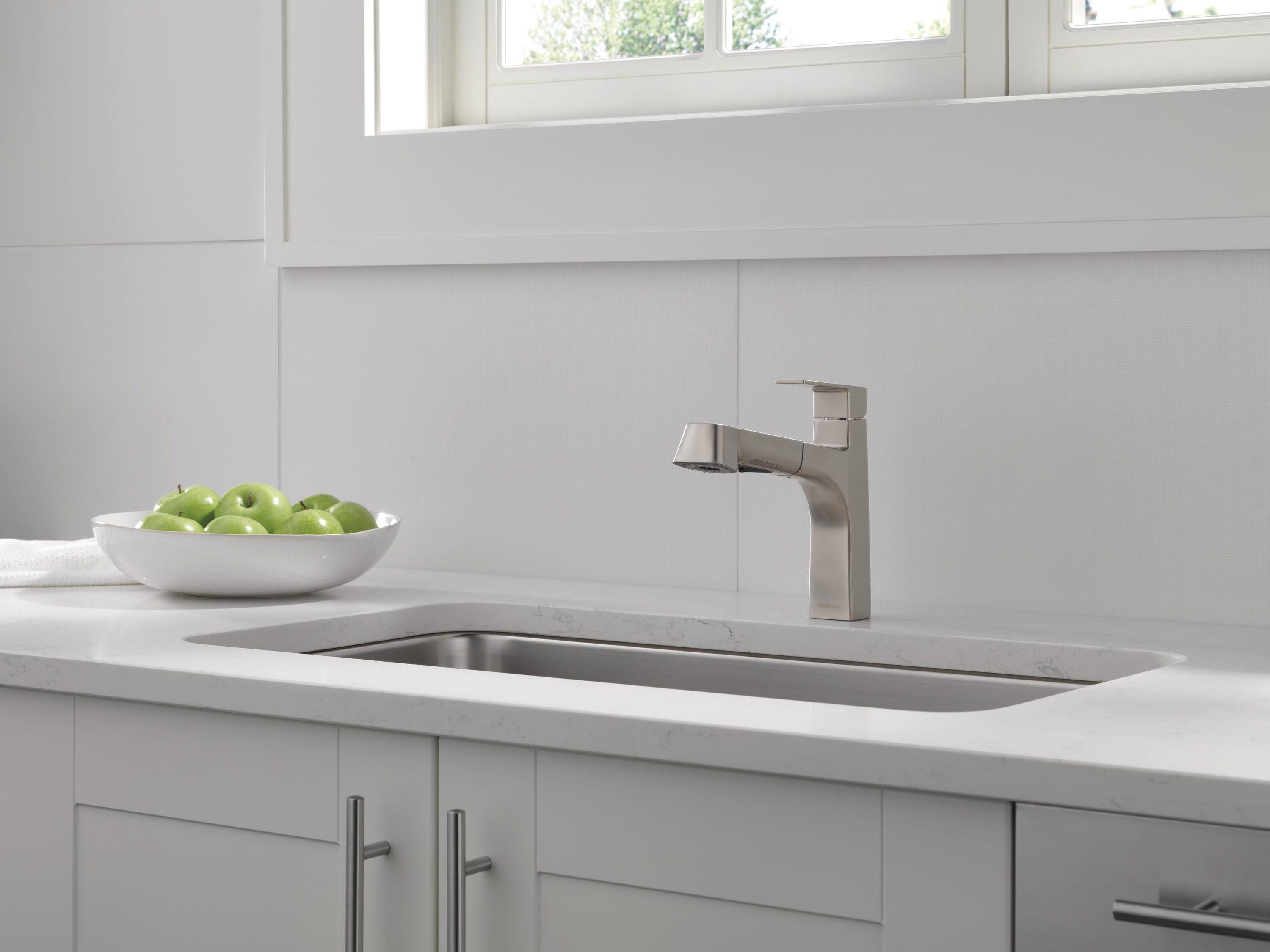 Peerless Faucets Xander Pull Out Kitchen Faucet