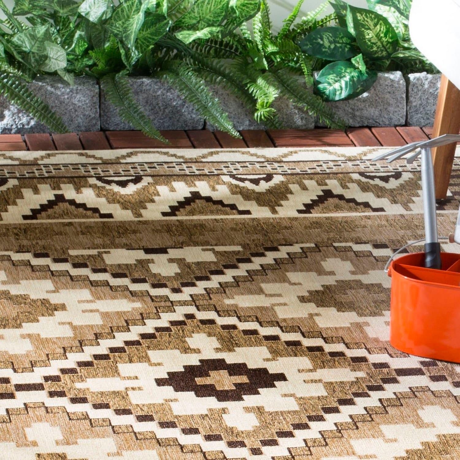 Veranda VER096 Power Loomed Indoor and Outdoor Accent Rug - Creme/Brown - 2'7"x5' - Safavieh.