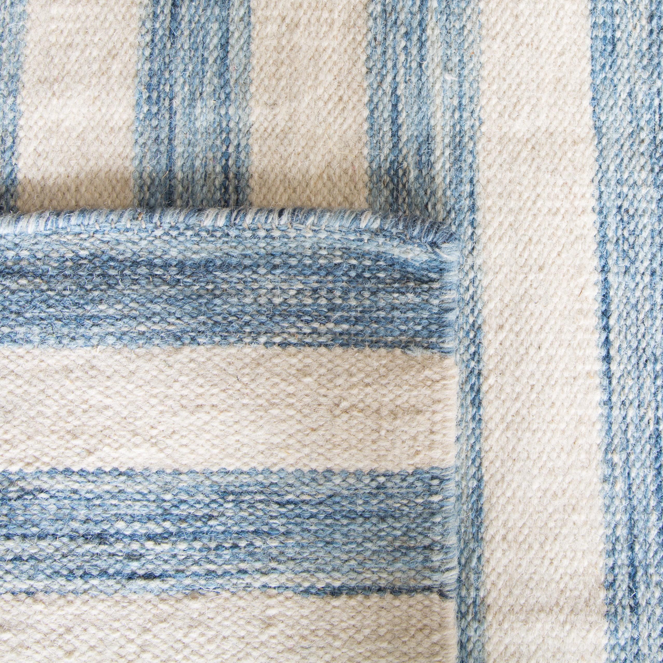 Dhurries DHU575 Hand Woven Flat Weave Area Rug Blue / Ivory 6' X 6'  - Safavieh.