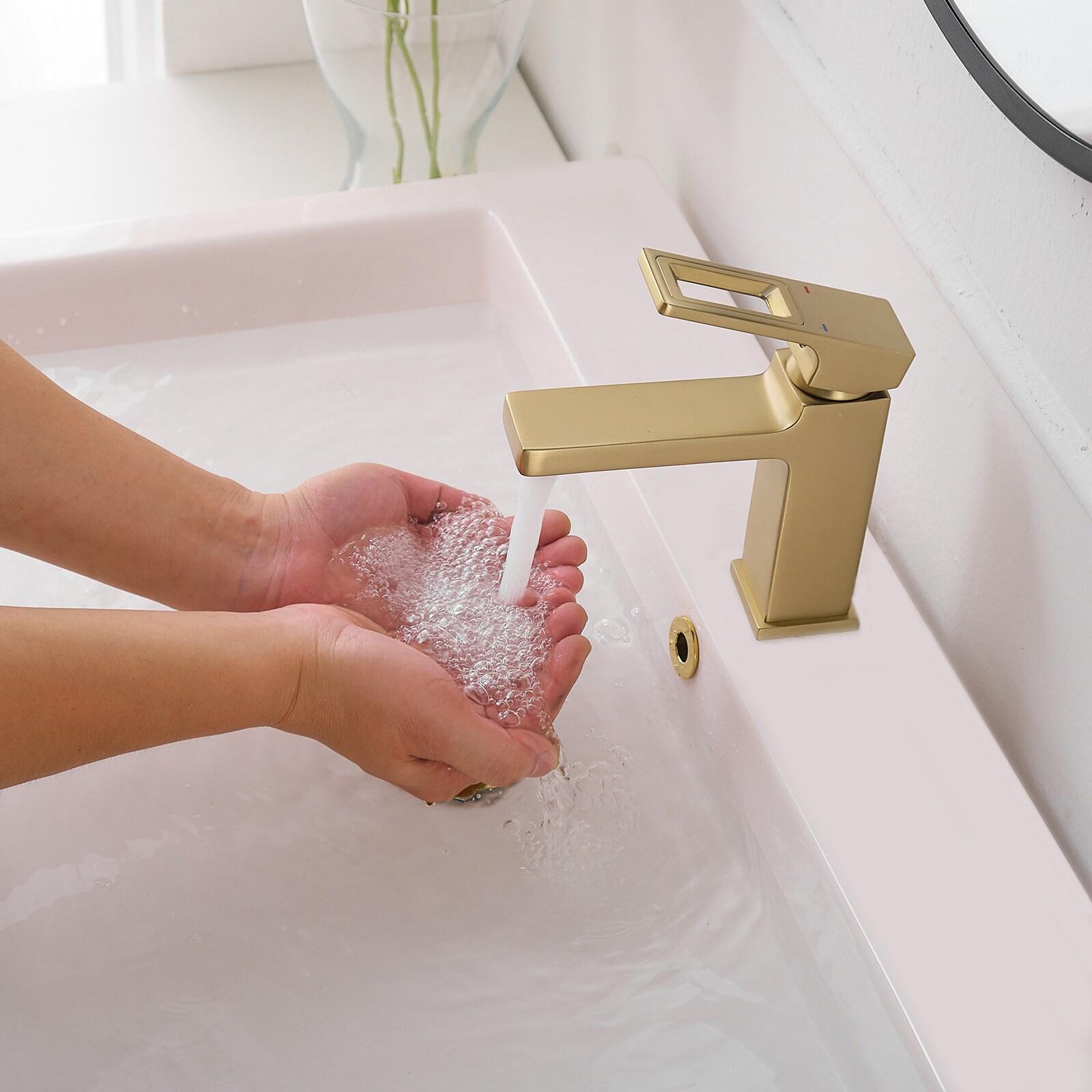 Single-Hole Single-handle Bathroom Faucet with Drain Assembly