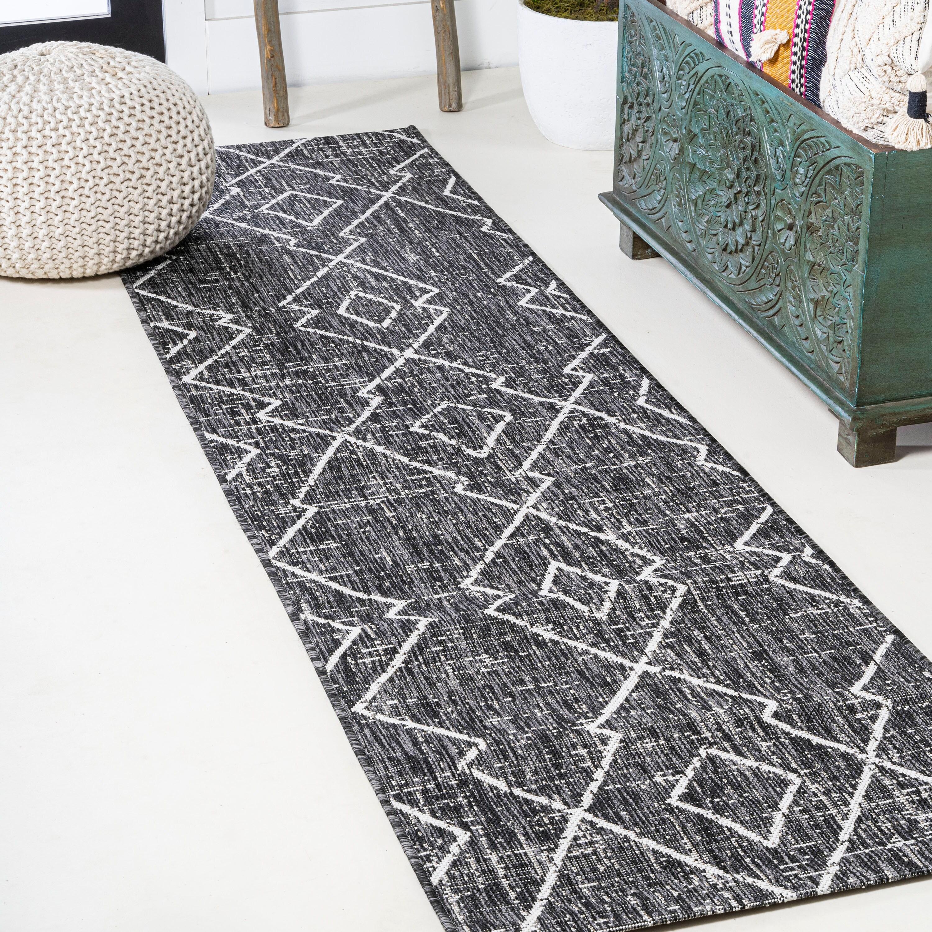 2'x10' Carwa  Diamond Trellis Indoor/Outdoor Runner Rug, Black/Ivory - JONATHAN Y