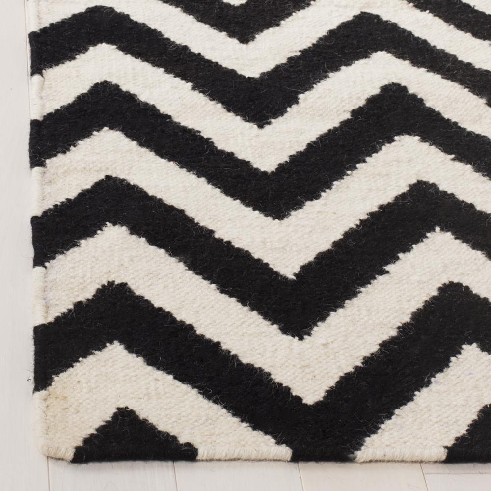 SAFAVIEH Dhurrie Bentley Chevron Zigzag Wool Area Rug, Black/Ivory, 8' x 8' Square