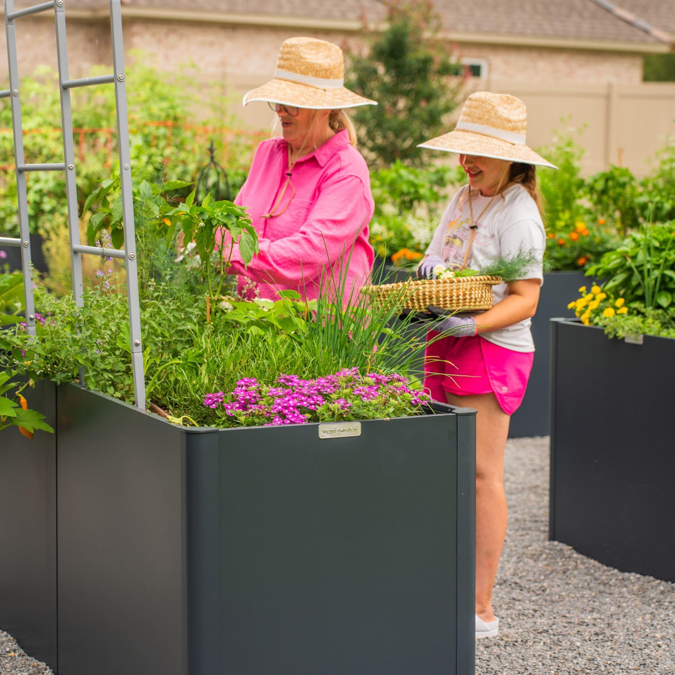 Vego Garden Modern 32" Tall Metal Outdoor Long Planter Box