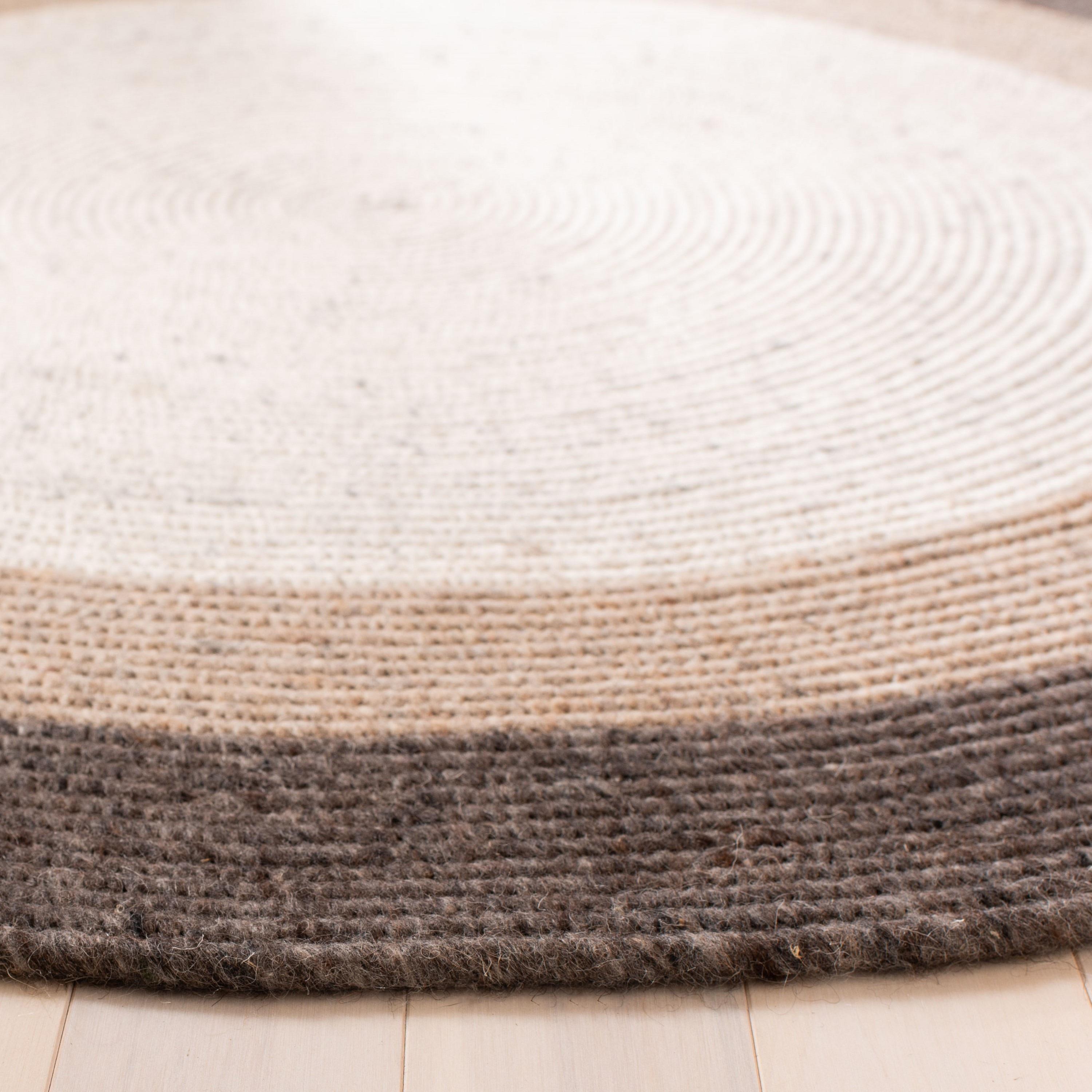 Braided BRD903 Hand Woven Indoor Accent Rug - Charcoal/Ivory - 3' Round - Safavieh