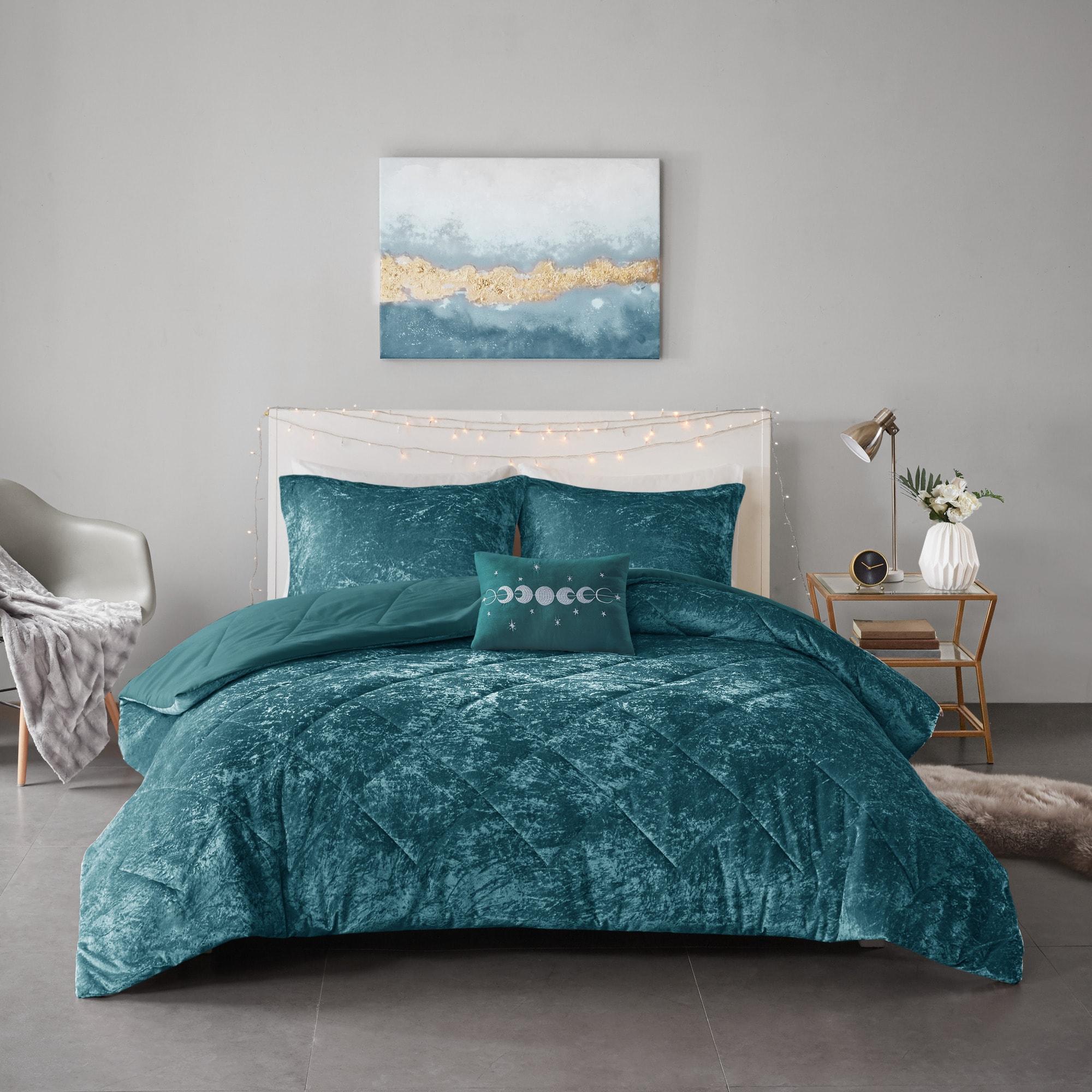 Intelligent Design King/Cal King Size Comforter Sets, 4-Piece Velvet Bedding Set for All Seasons, Teal Comforter Bed Set with Decor Pillow