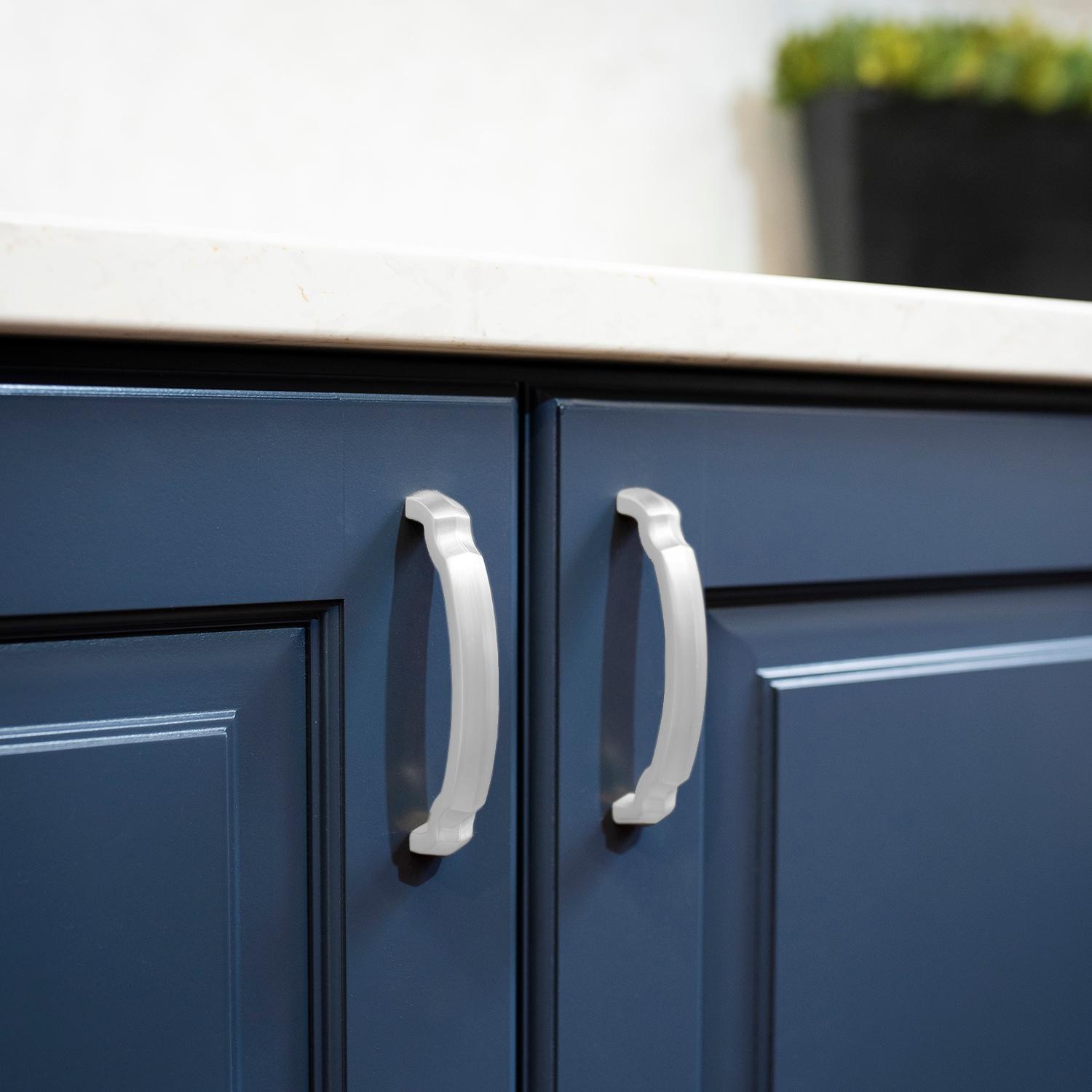 Hickory Hardware Veranda Kitchen Cabinet Handles, Solid Core Drawer Pulls for Cabinet Doors (Set of 10)