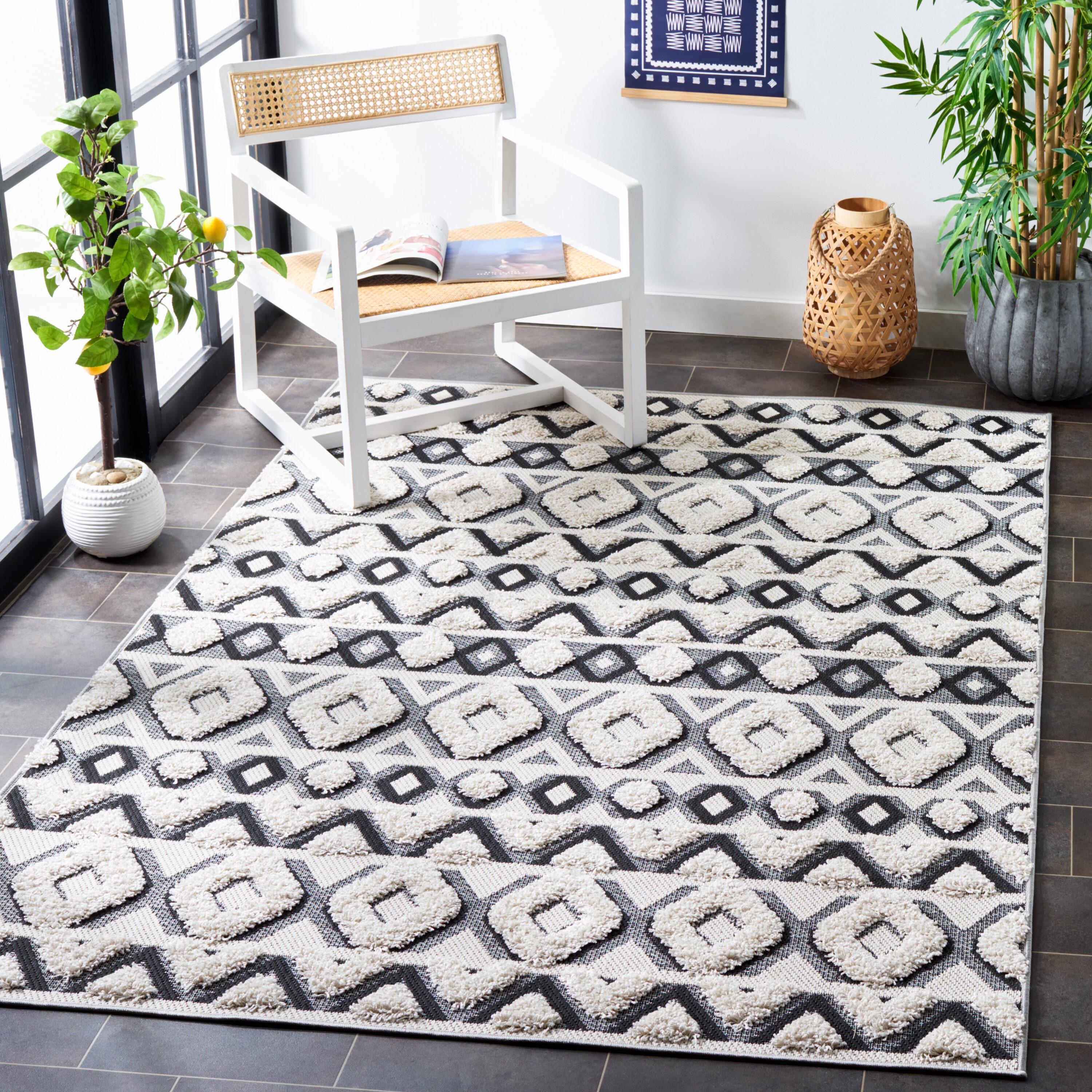 Cottage COT210 Power Loomed Indoor/Outdoor Area Rug - Ivory/Black - 8'x10' - Safavieh.