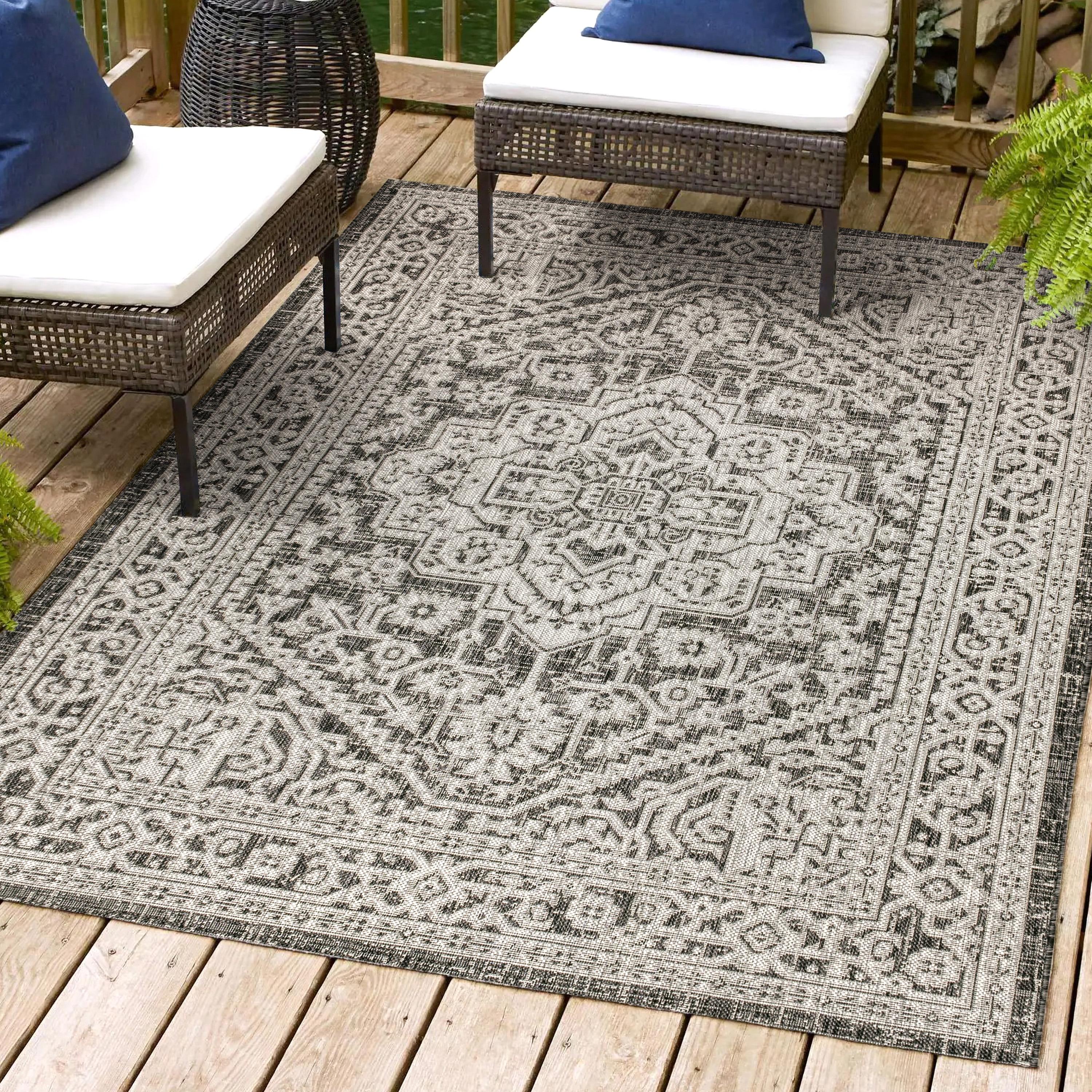 3'x5' Sinjuri Medallion Textured Weave Indoor/Outdoor Area Rug, Gray/Black - JONATHAN Y