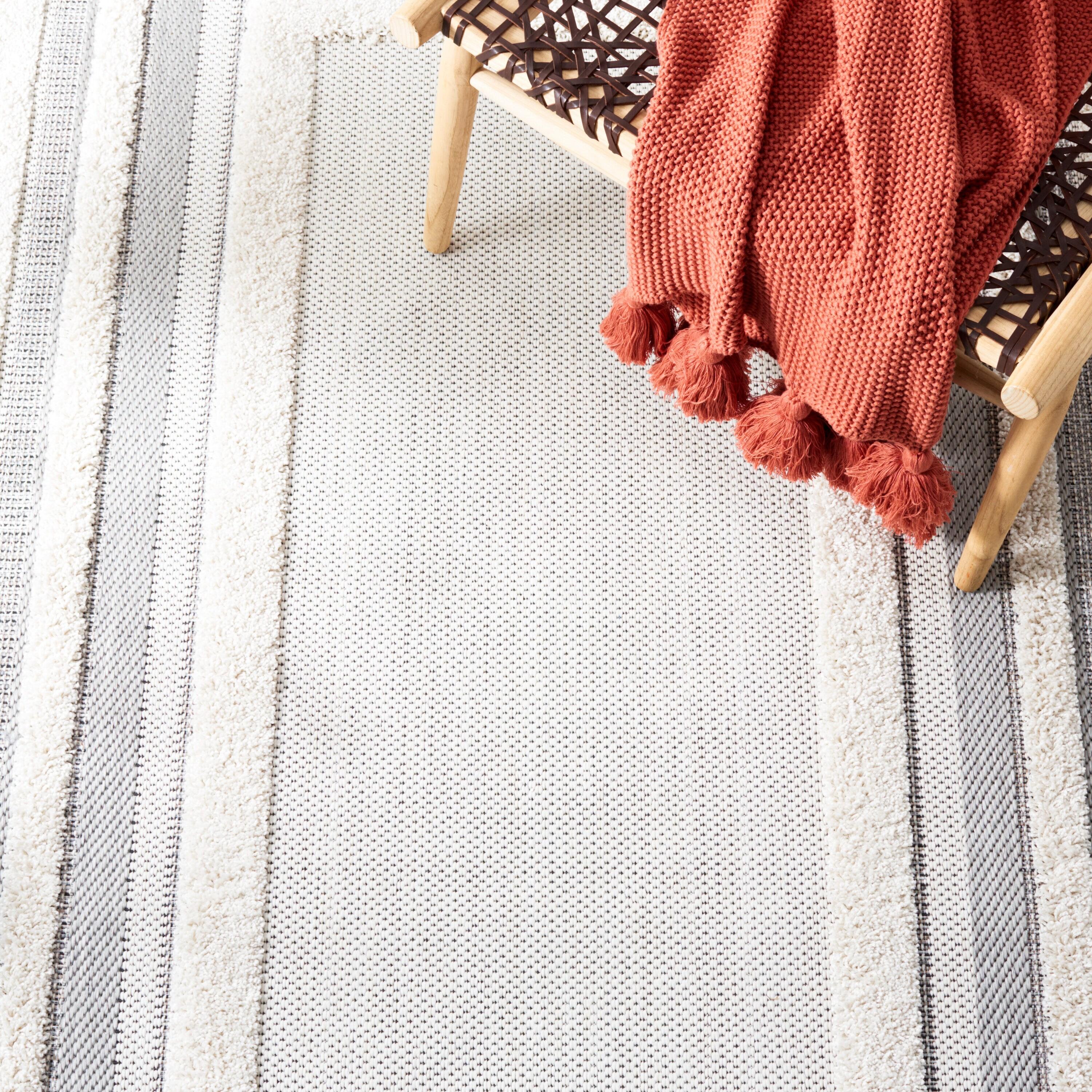 Cottage COT214 Power Loomed Indoor/Outdoor Area Rug - Ivory/Gray - 8'x10' - Safavieh.
