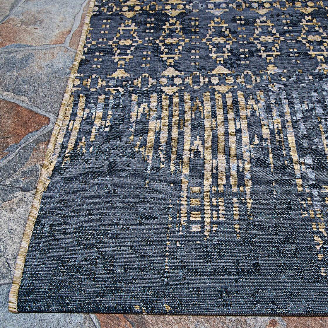 Couristan Dolce Blue Nile Indoor / Outdoor Area Rug, Indigo, 2'3" x 3'11"
