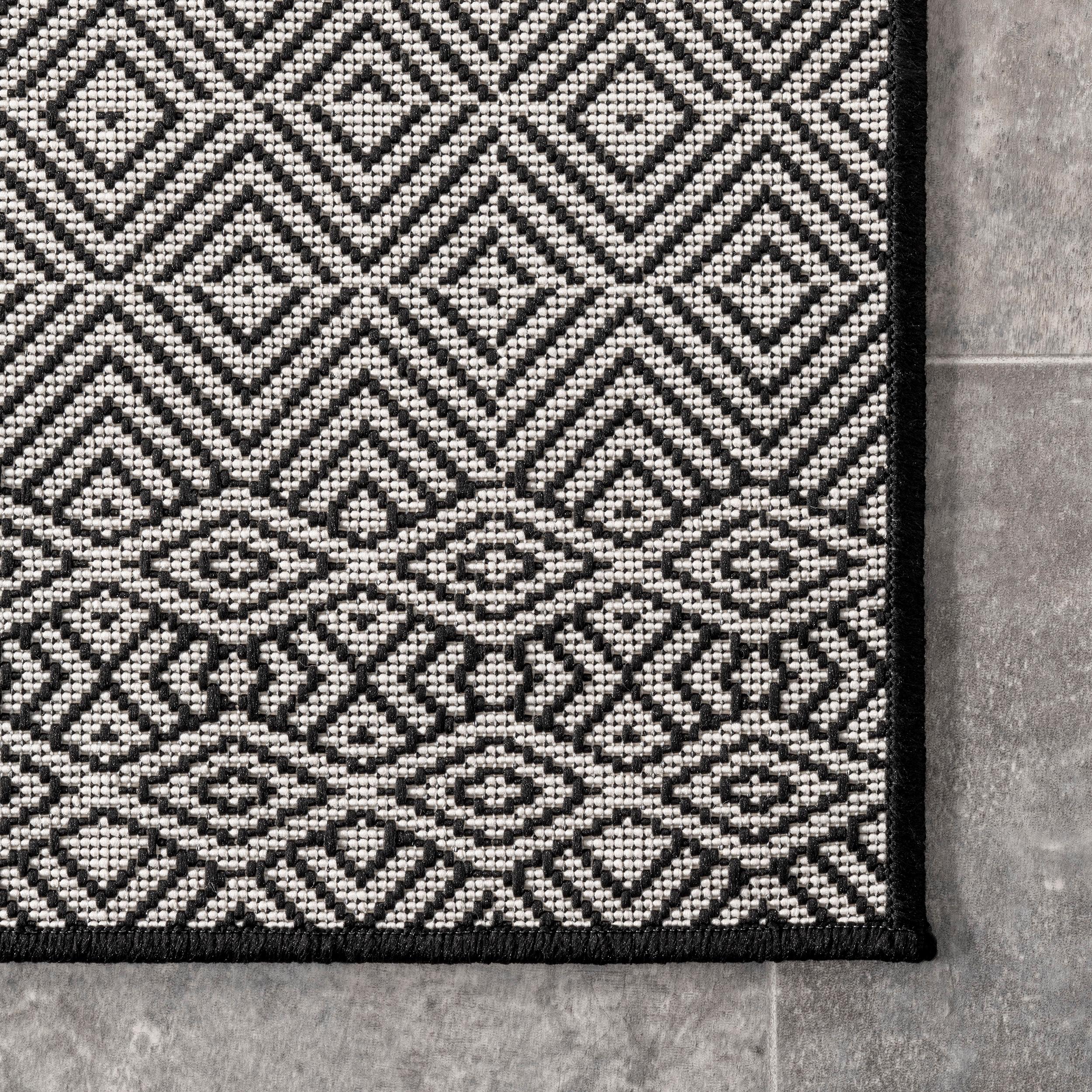 Nuloom Paloma Geometric 7x9 Indoor/Outdoor Area Rug for Living Room Patio Deck Front Porch Kitchen, Black/Ivory