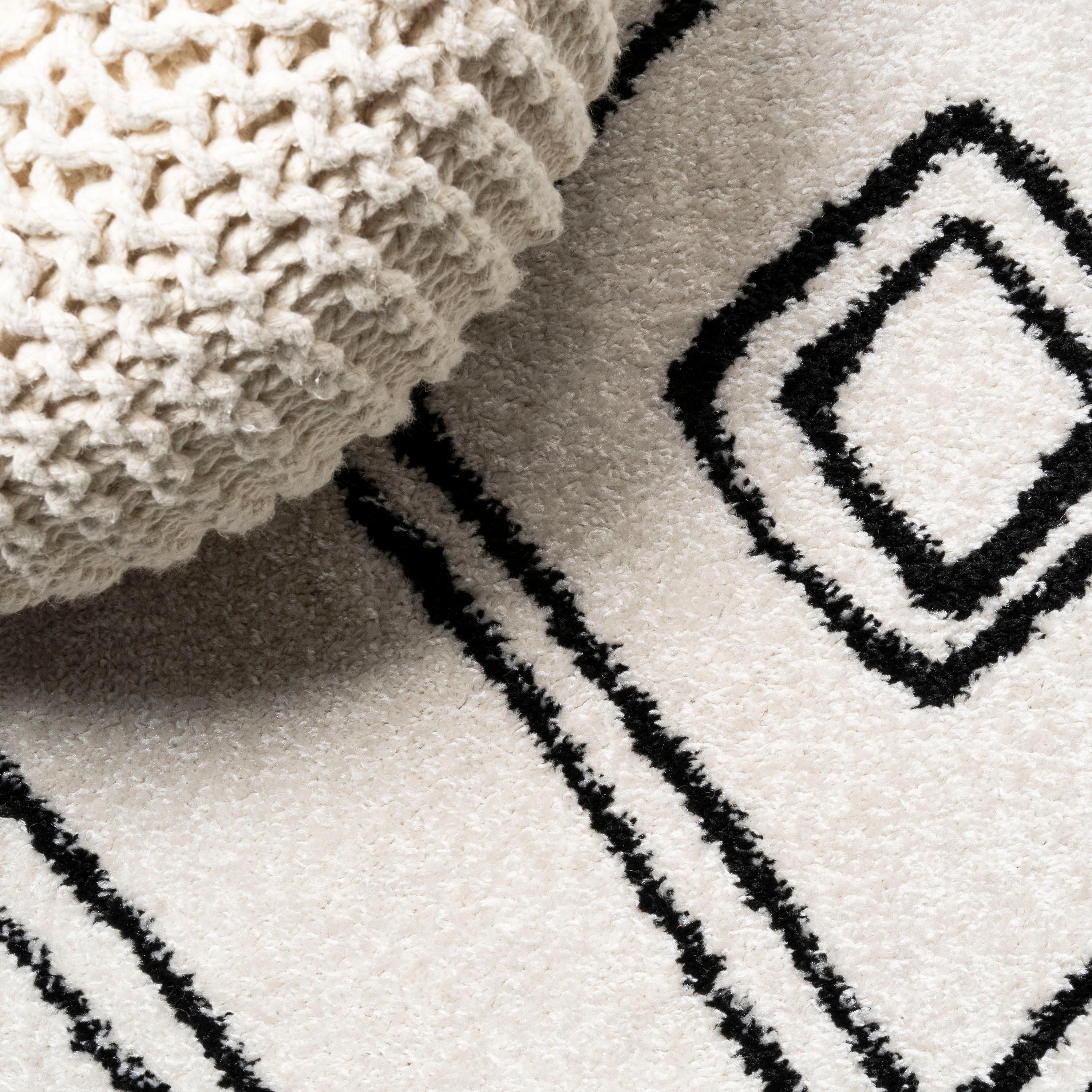 5'x8' Deia Moroccan Style Diamond Shag Area Rug, White/Black - JONATHAN Y