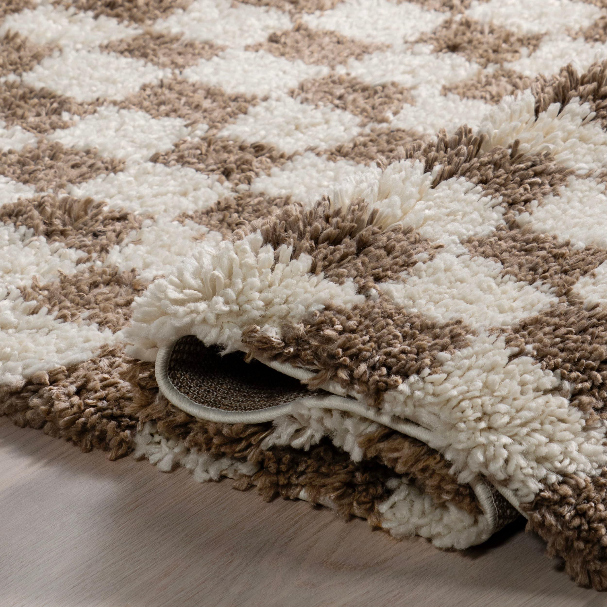 Nuloom Adelaide Checkered 4x6 Shag Indoor Area Rug for Living Room Bedroom Dining Room Nursery, Beige/Brown