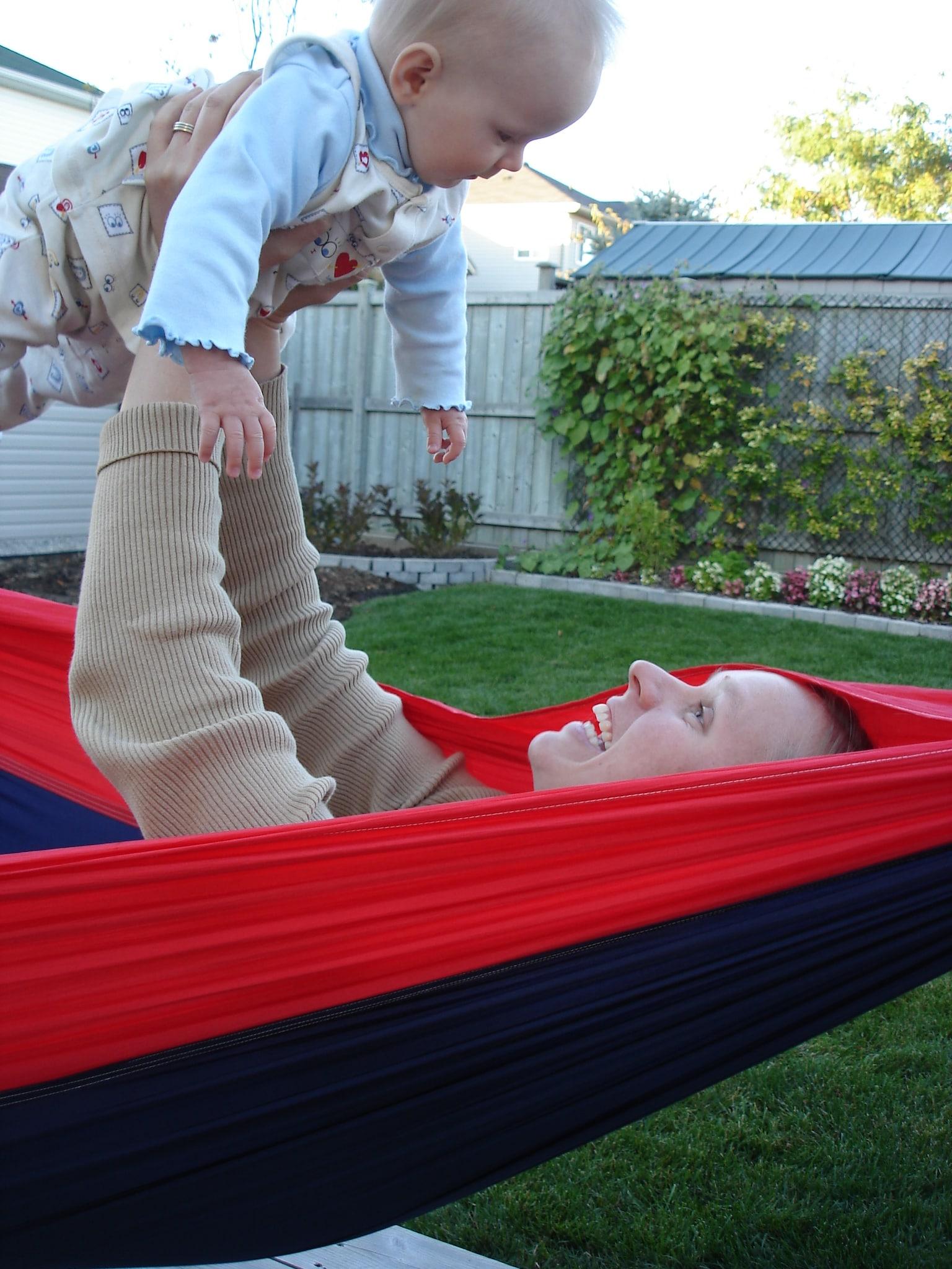 Vivere Double Parachute Hammock in Navy and Red