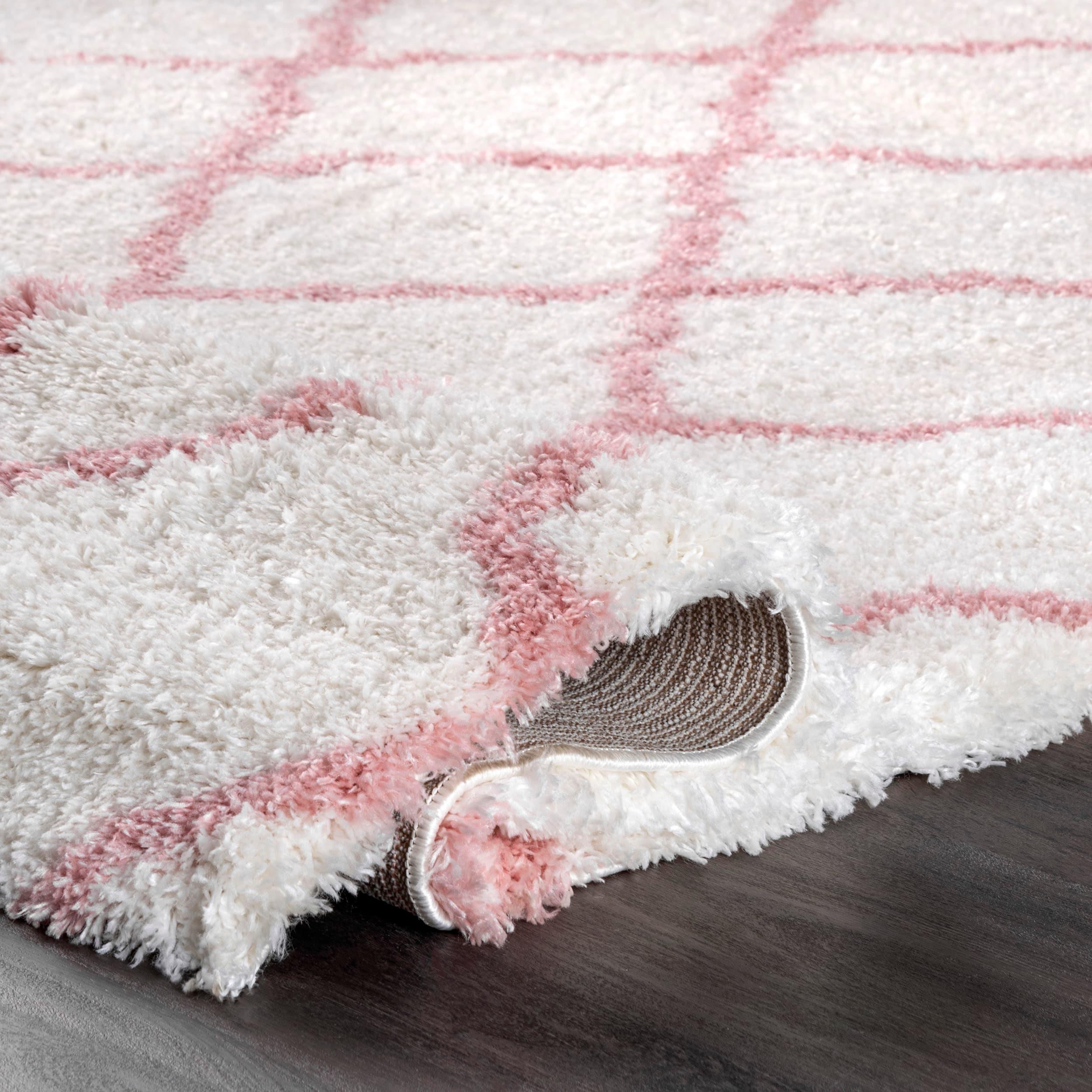 Nuloom Nelda Trellis 5x8 Shag Indoor Area Rug for Living Room Bedroom Dining Room Nursery, Baby Pink/White