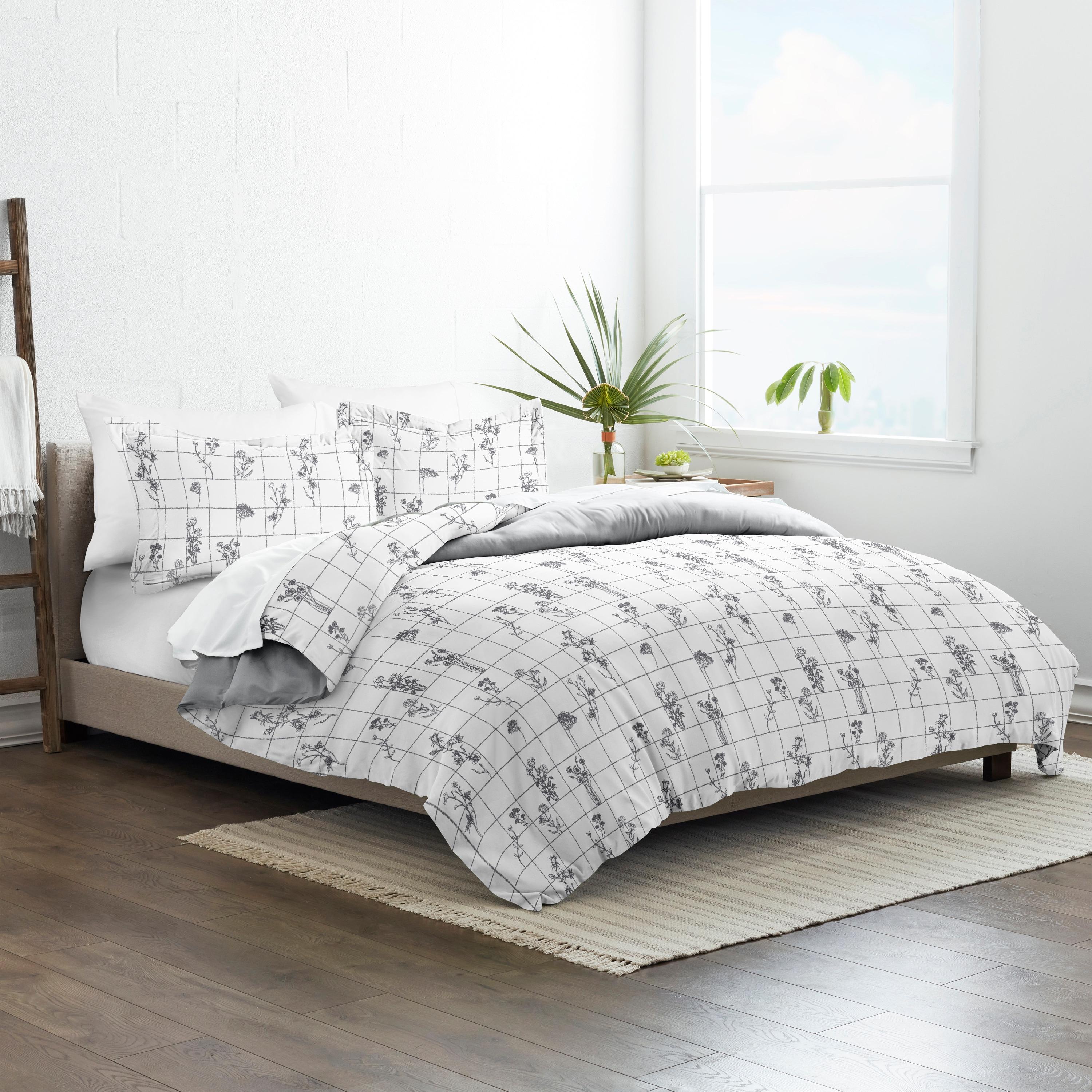 Gray and White Flower Field Pattern King/Cal King Microfiber Duvet Cover Set