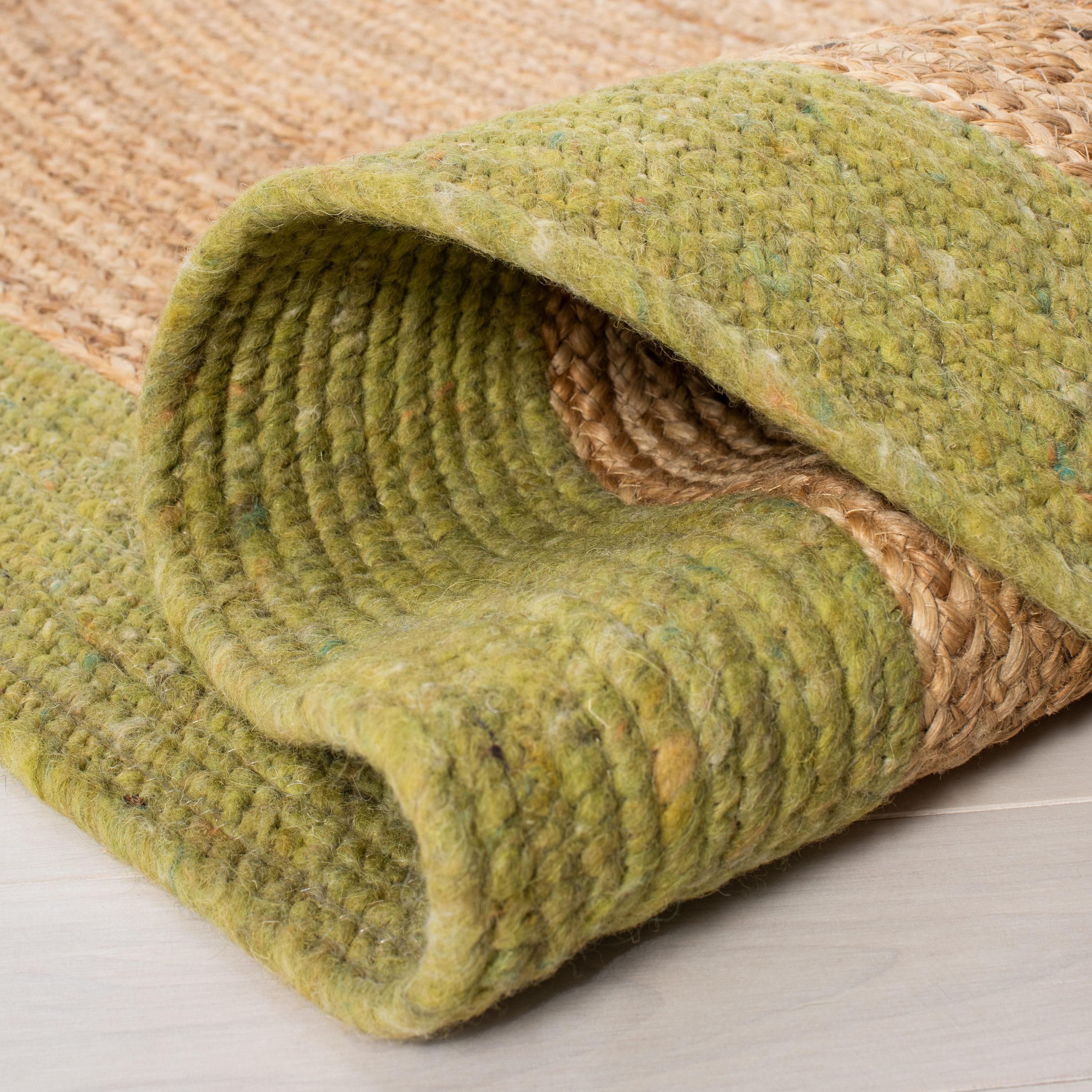 Braided BRD910 Hand Woven Indoor Area Rug - Green/Natural - 4' Round - Safavieh
