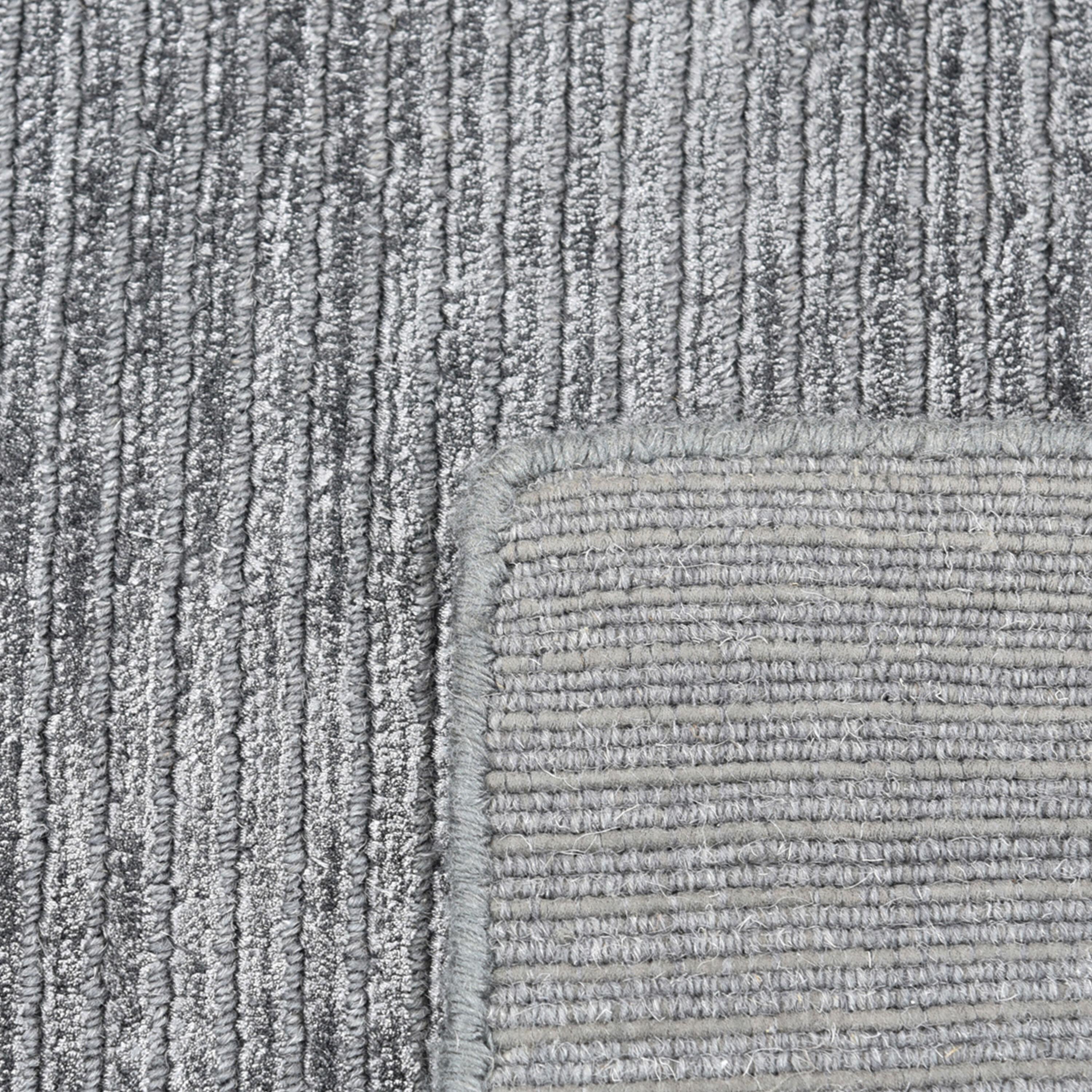 Minh Rug - 5' x 8'