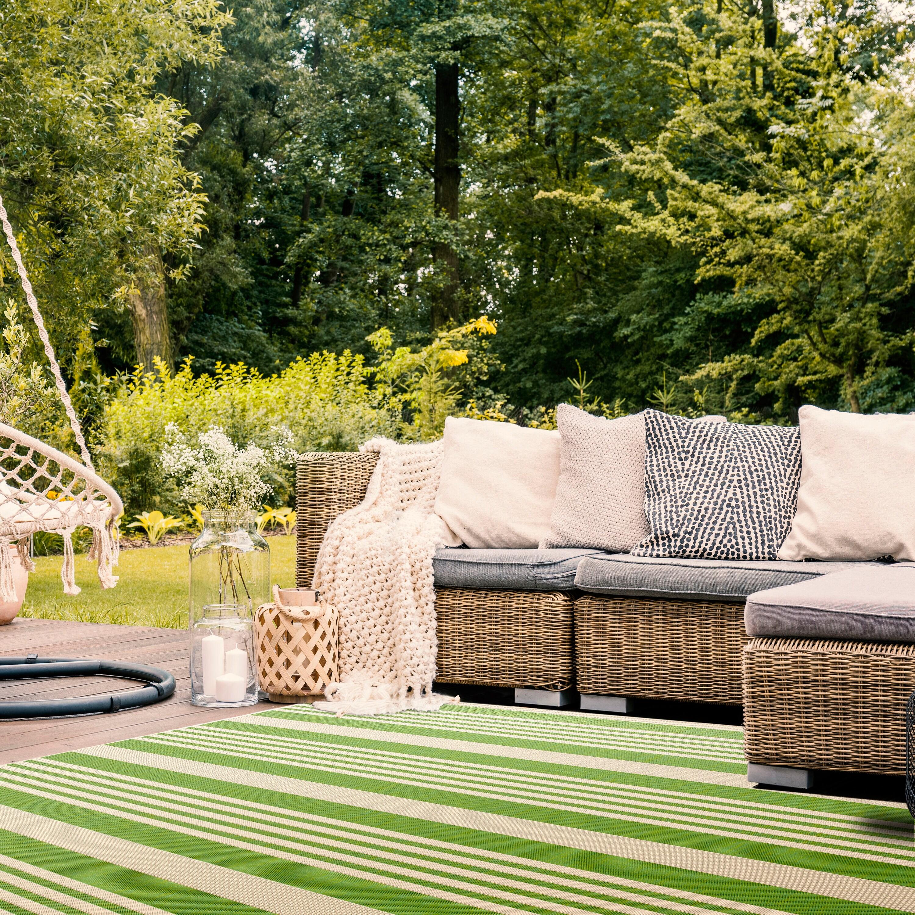SAFAVIEH Courtyard Caroline Striped Indoor/Outdoor Area Rug, 4' x 5'7", Green/Beige
