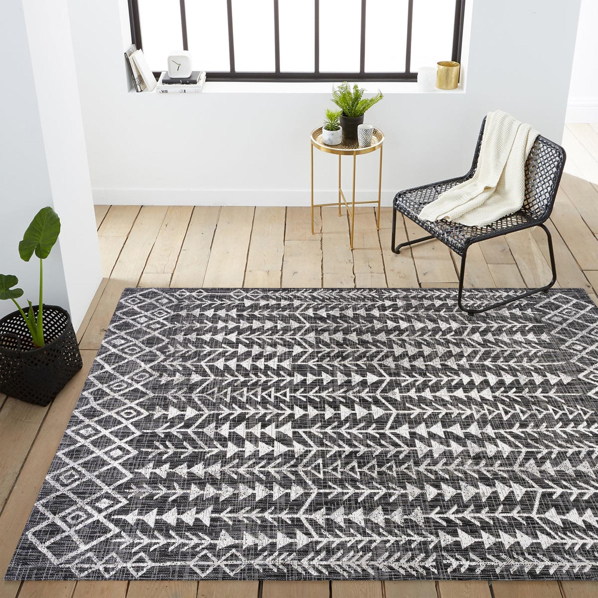 4'x6' Tokay Bohemian Geometric Indoor/Outdoor Area Rug, Black/Ivory - JONATHAN Y