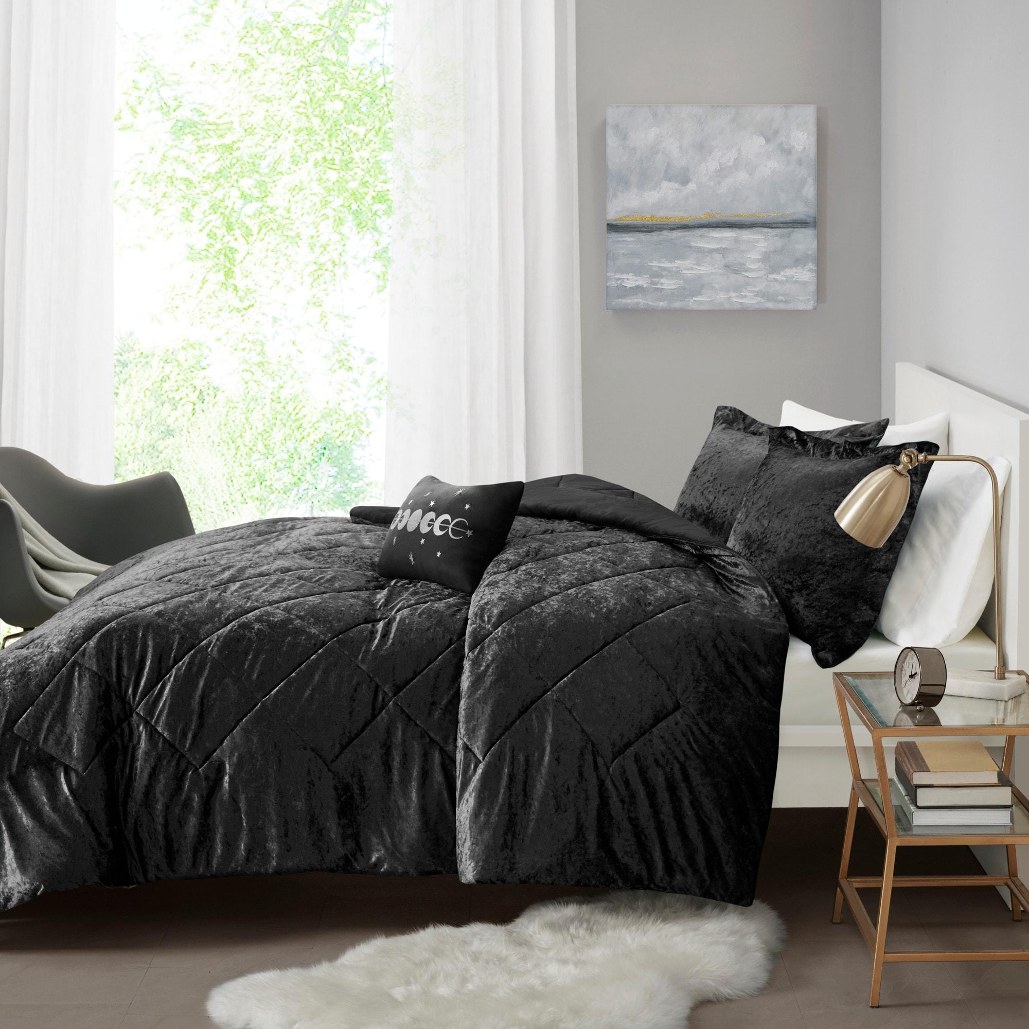 Intelligent Design Felicia Crushed Velvet Comforter Set with Throw Pillow
