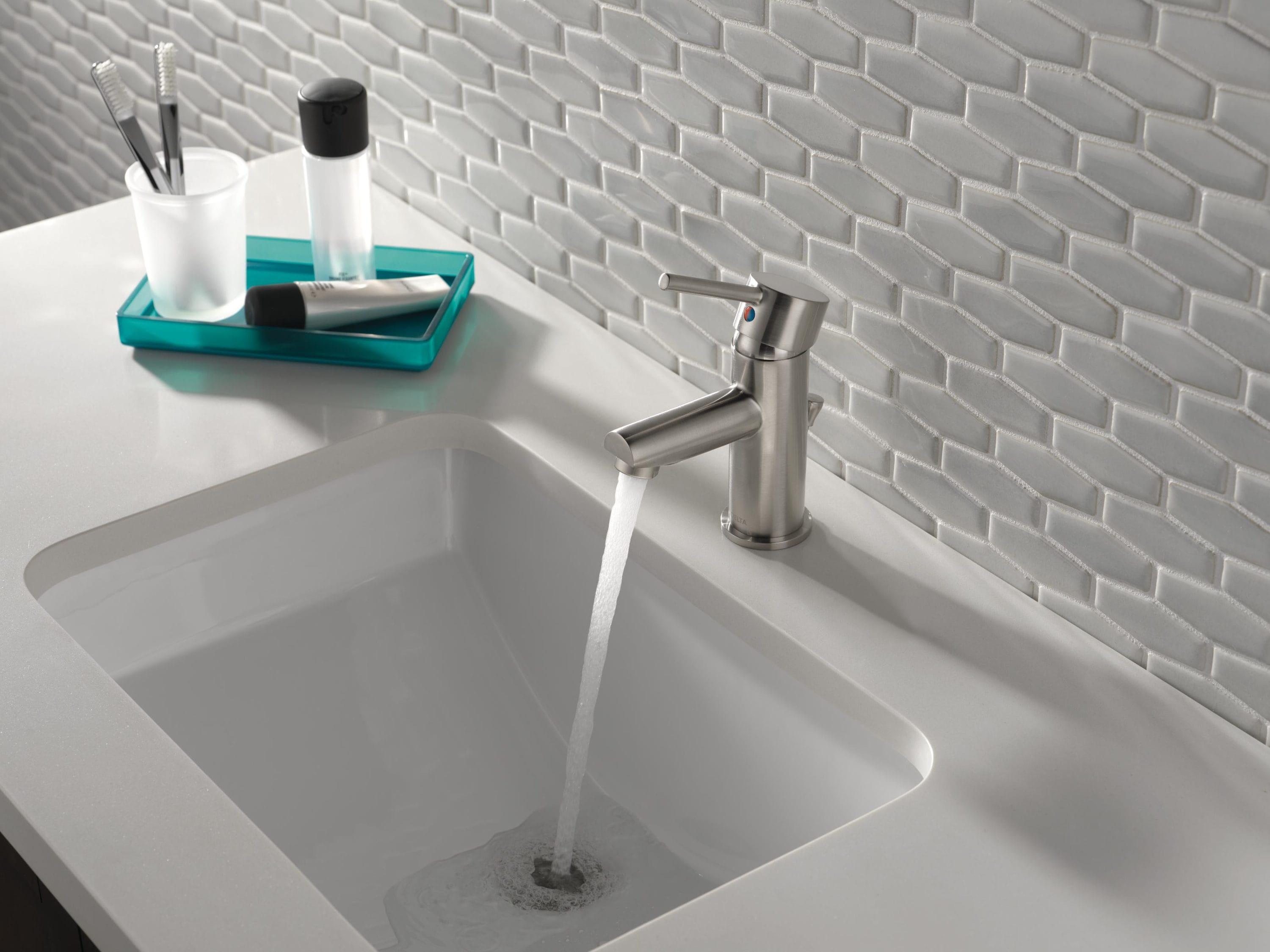 Trinsic Single Hole Bathroom Faucet with Drain Assembly, Single Handle Bathroom Sink Faucet