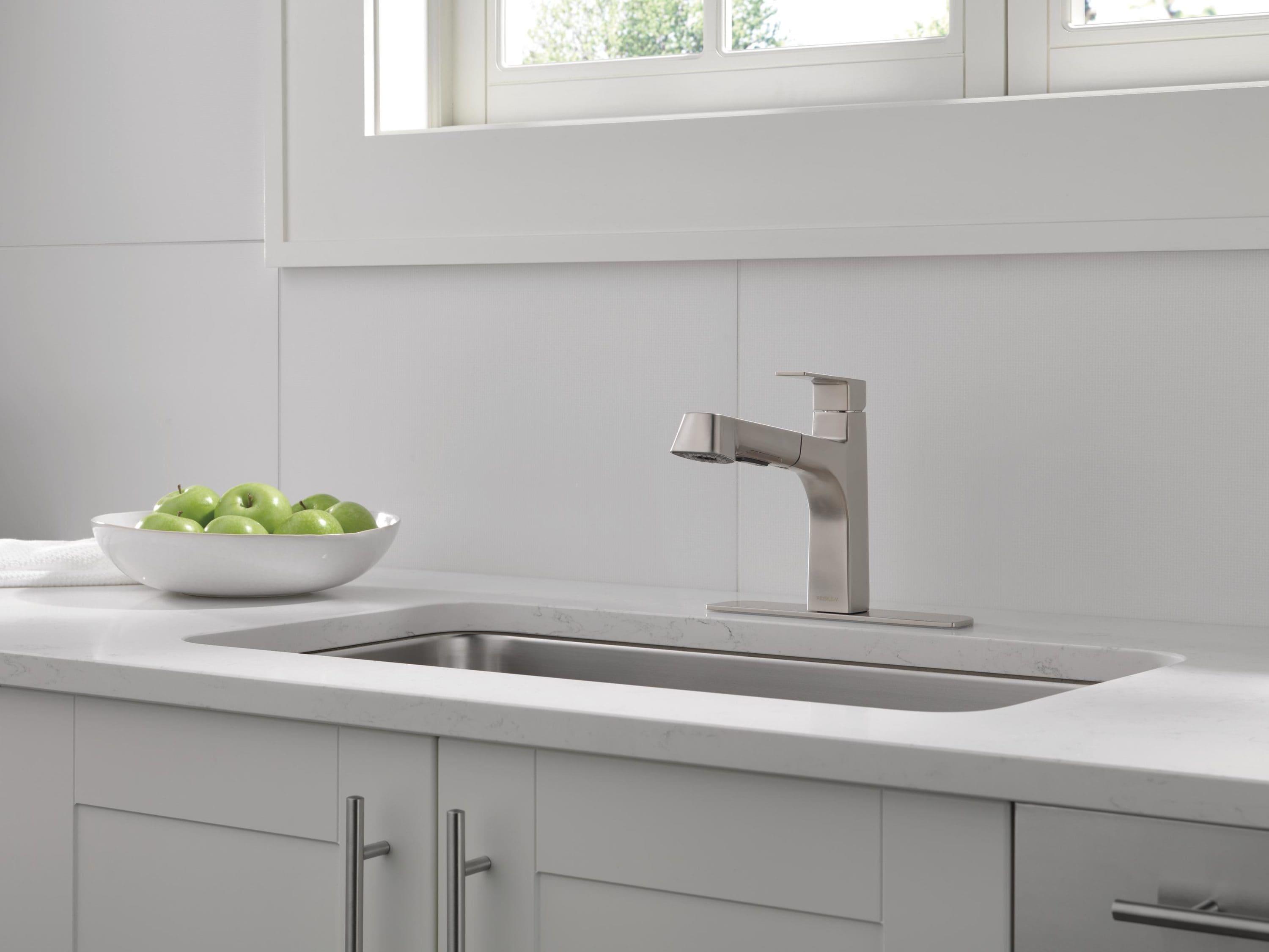Peerless Faucets Xander Pull Out Kitchen Faucet