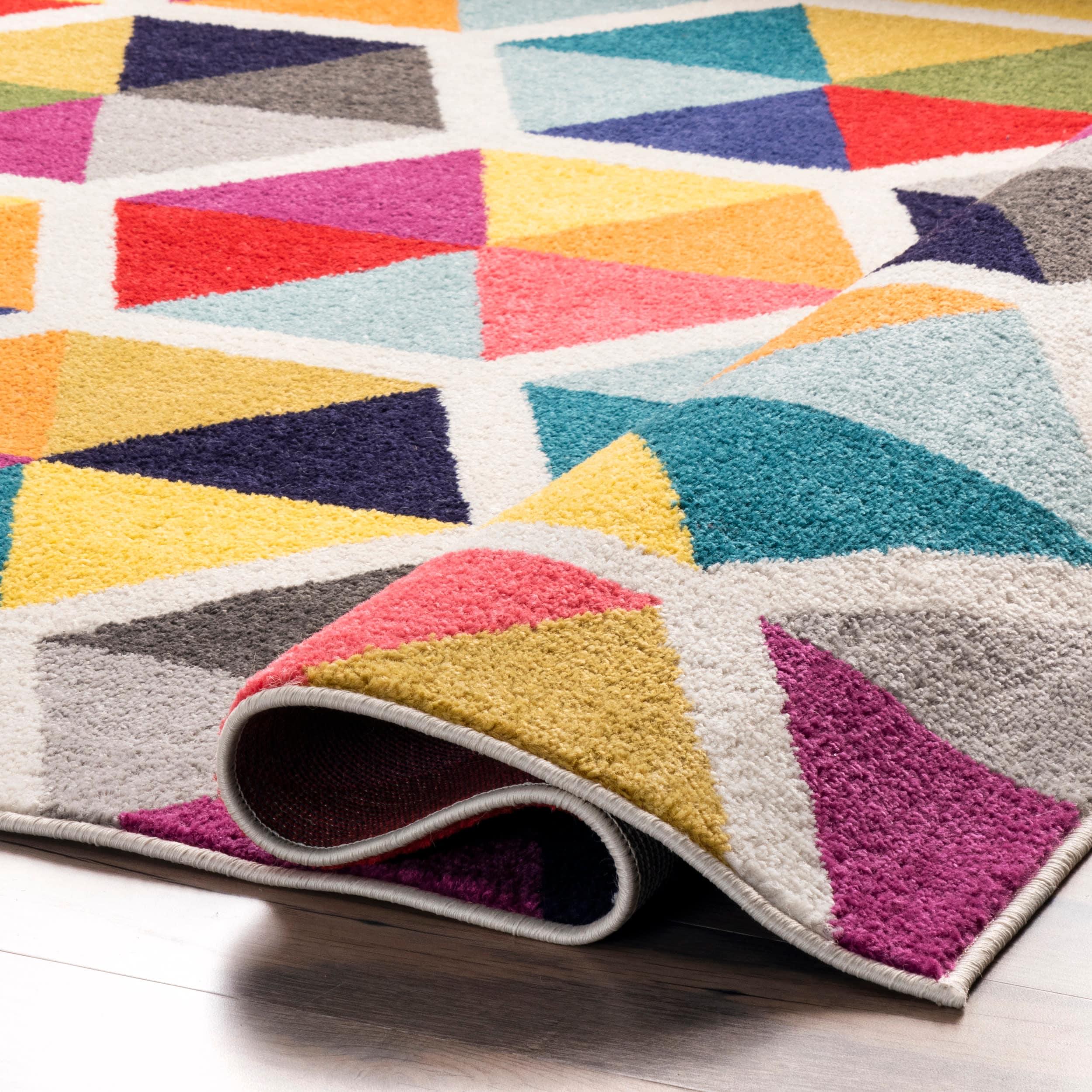 6'7"x9' Maris Triangles Area Rug Off White - nuLOOM