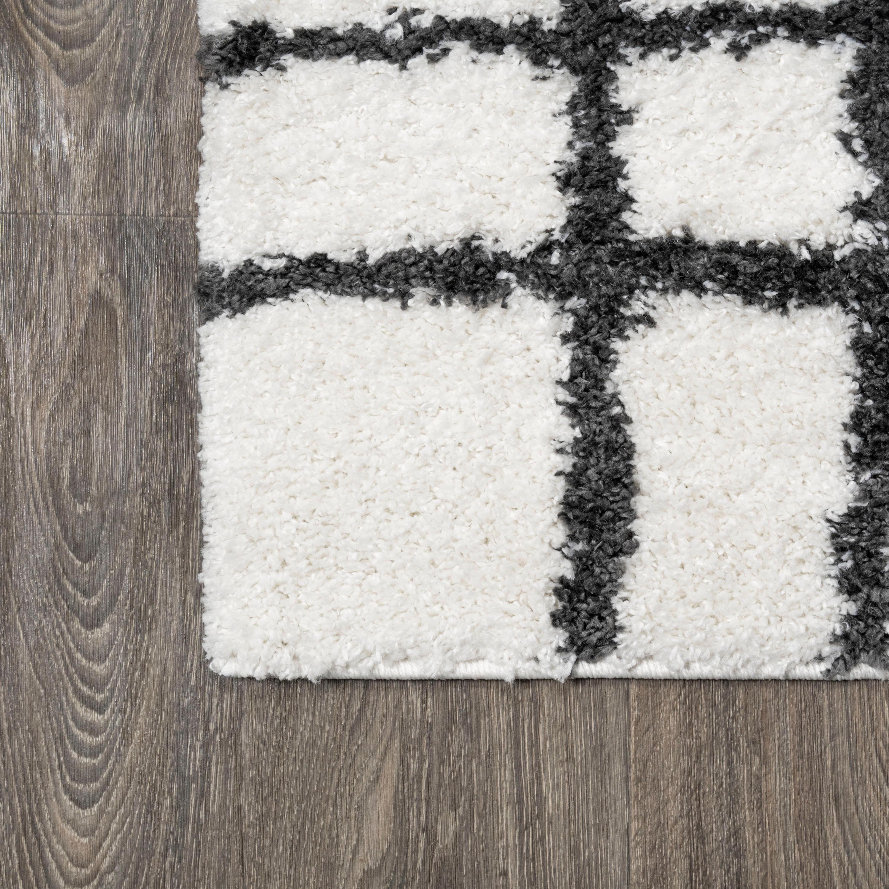 4'x6' Arenal Geometric Grid Shag Area Rug, White/Black - JONATHAN Y