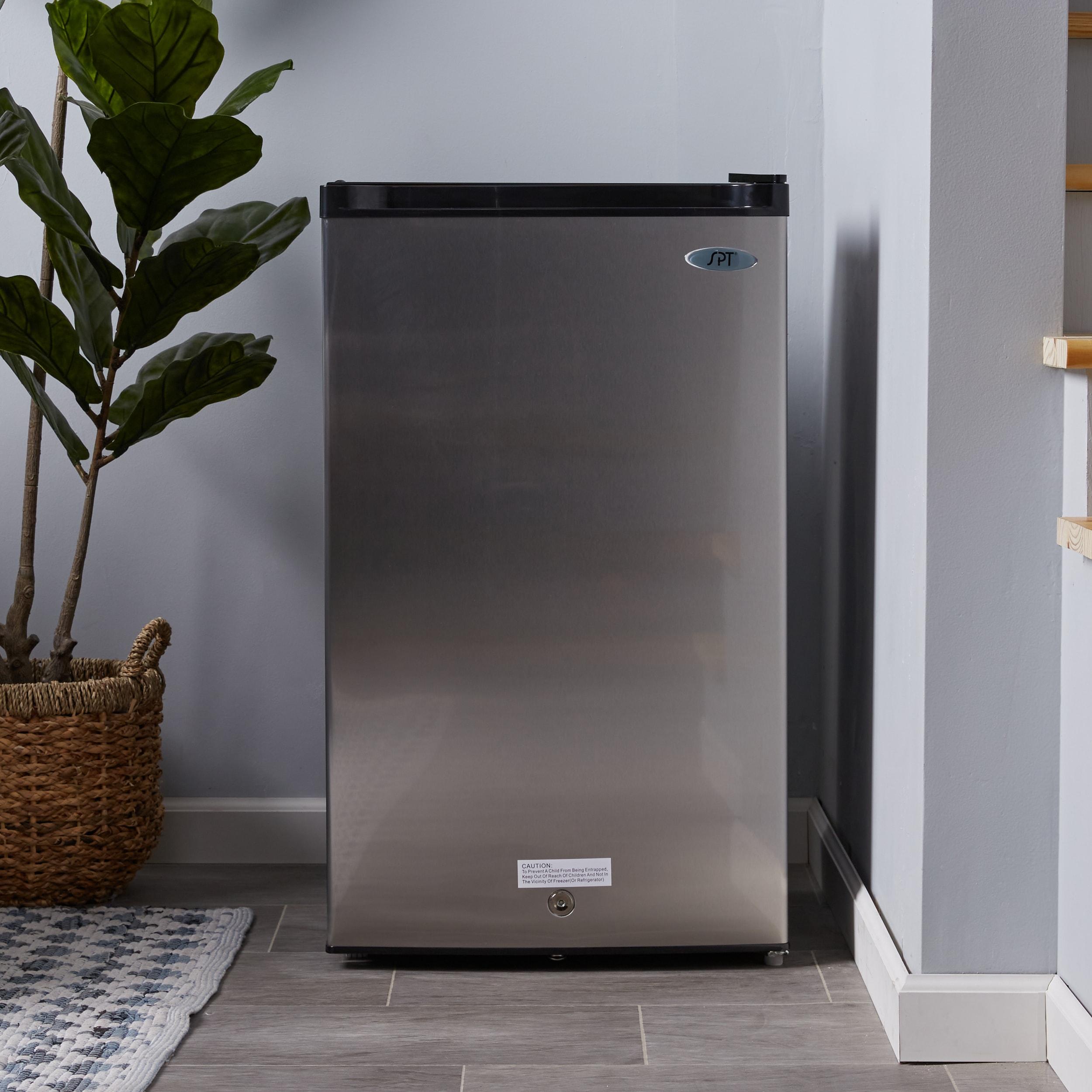 Sunpentown UF-304SSA 33.75 x 19.375 x 21.125 in. Energy Star 3.0 cu. ft. Upright Freezer, Stainless Steel