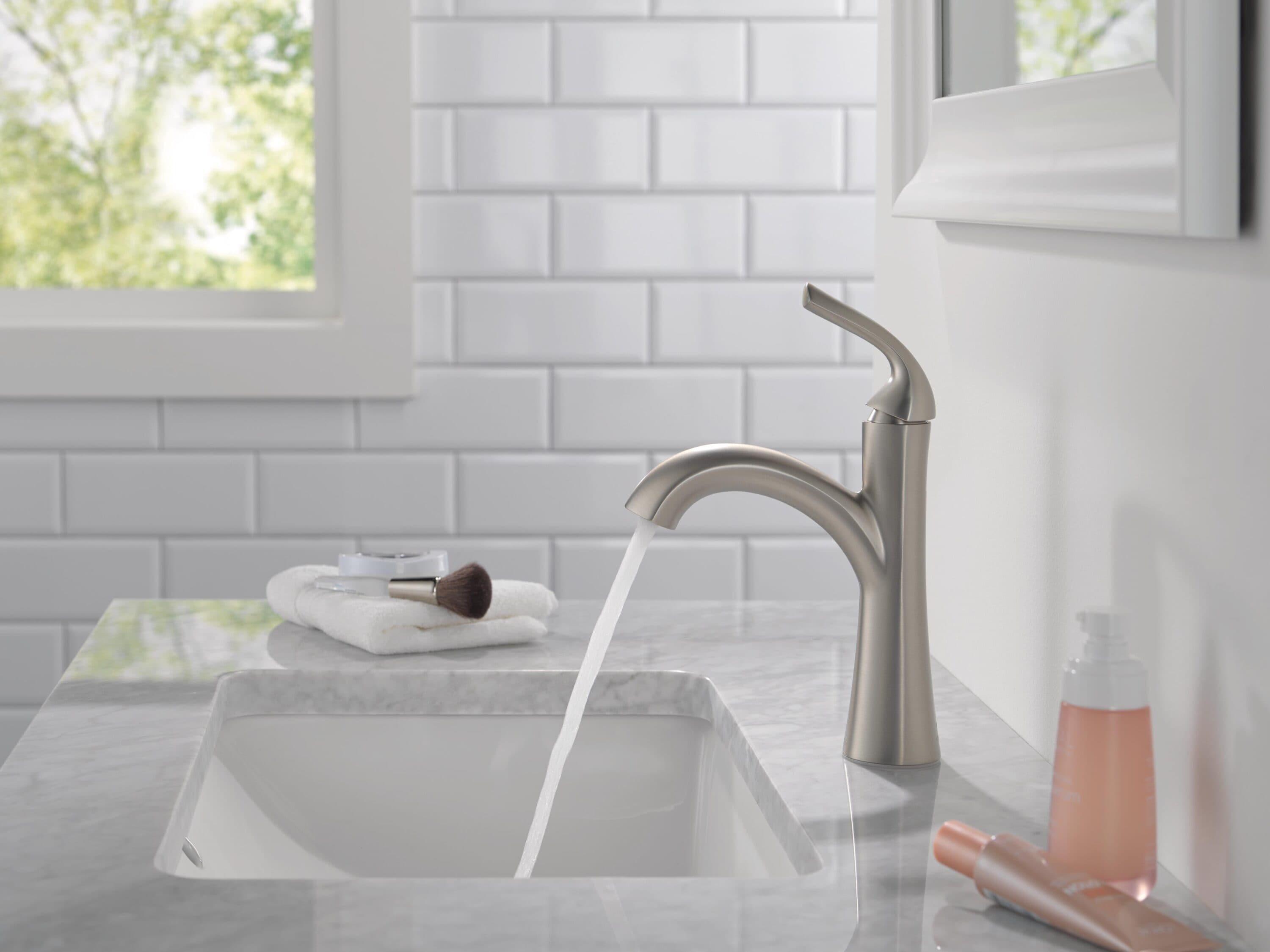 Arvo Single Hole Bathroom Faucet with Drain Assembly, Single Handle Bathroom Sink Faucet