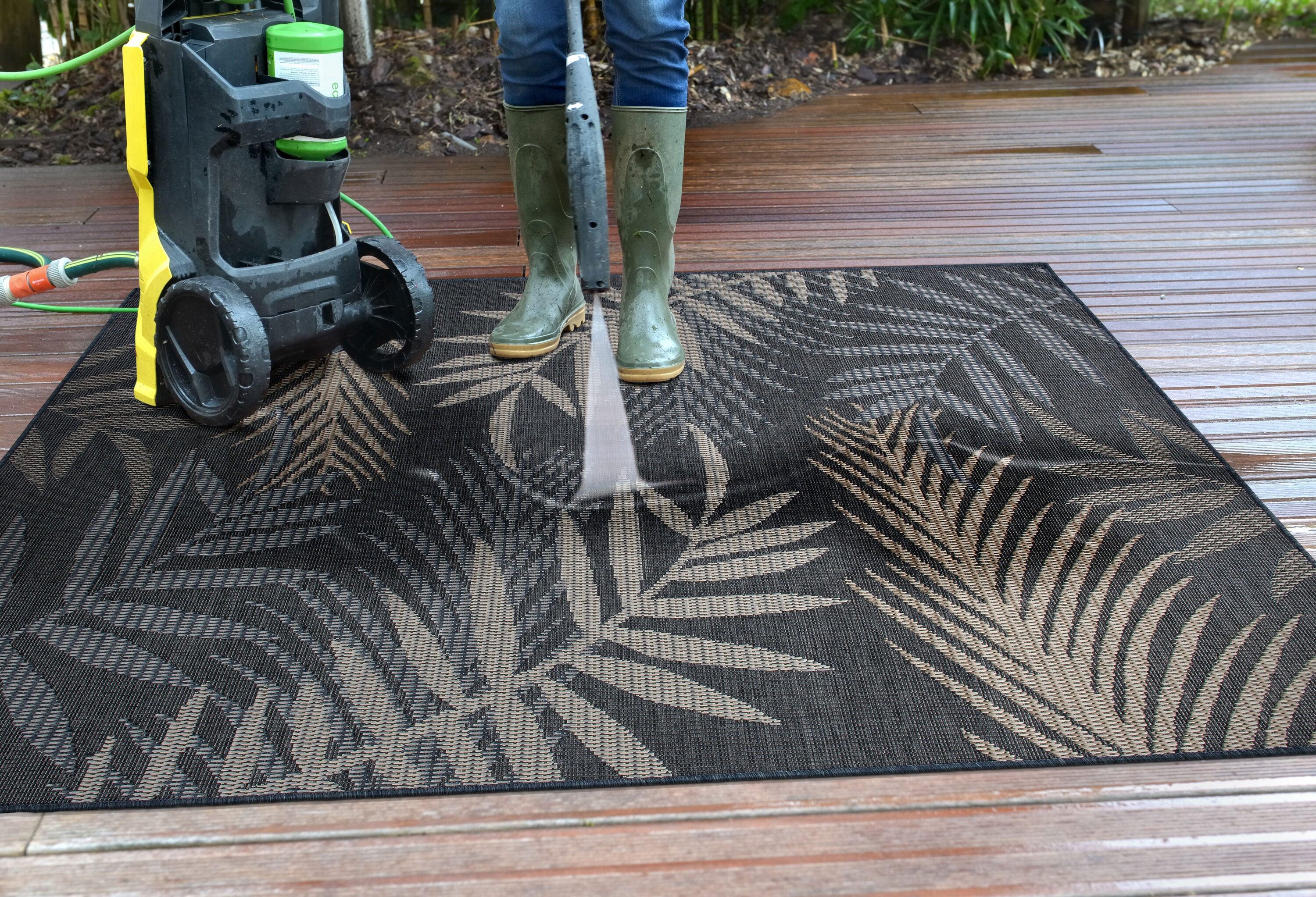 World Rug Gallery Bahama Palm Frond Indoor/Outdoor Area Rug - Blue 5' x 7'